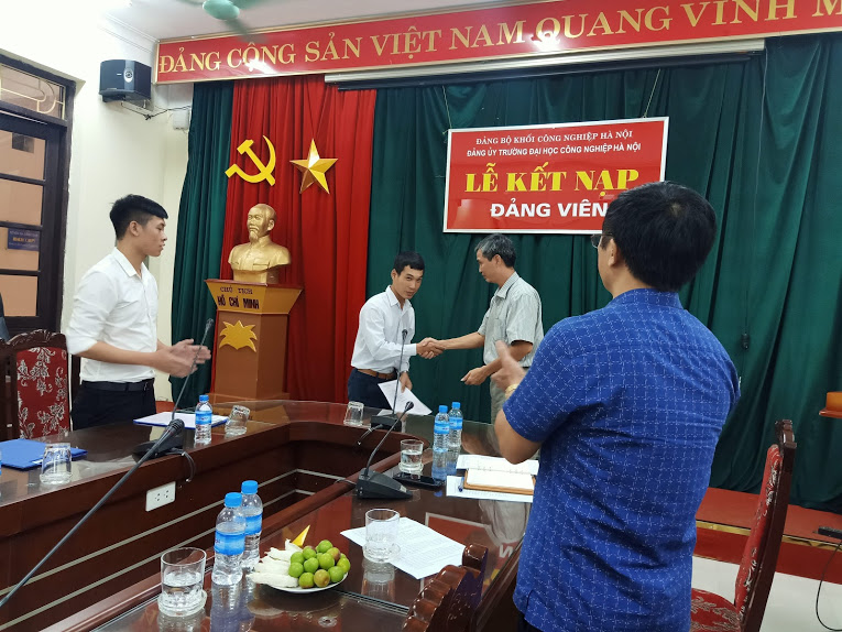 Lễ kết nạp Đảng viên mới của chi bộ TT Việt Nhật