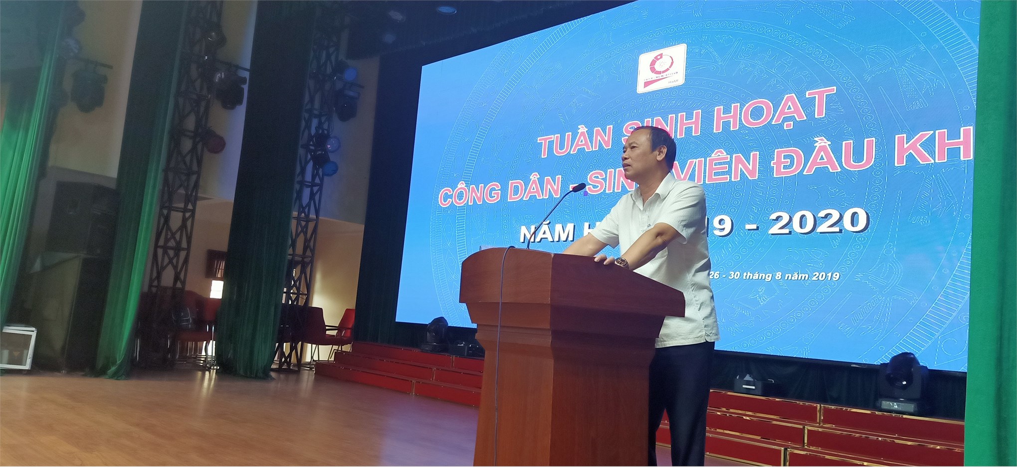 Sinh viên K21 Trung tâm Việt - Nhật tham gia tuần sinh hoạt chính trị đầu khóa