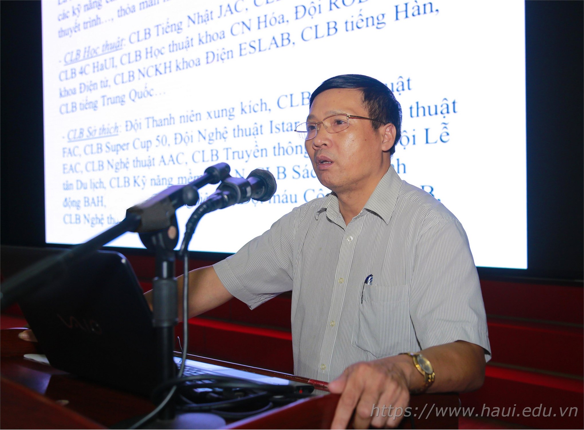 Sinh viên K21 Trung tâm Việt - Nhật tham gia tuần sinh hoạt chính trị đầu khóa