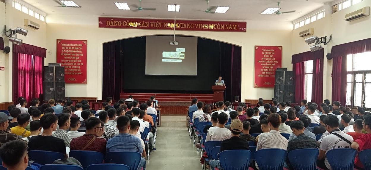 Sinh viên hệ cao đẳng K19 hào hứng bước vào đợt thực tập tốt nghiệp cuối khóa
