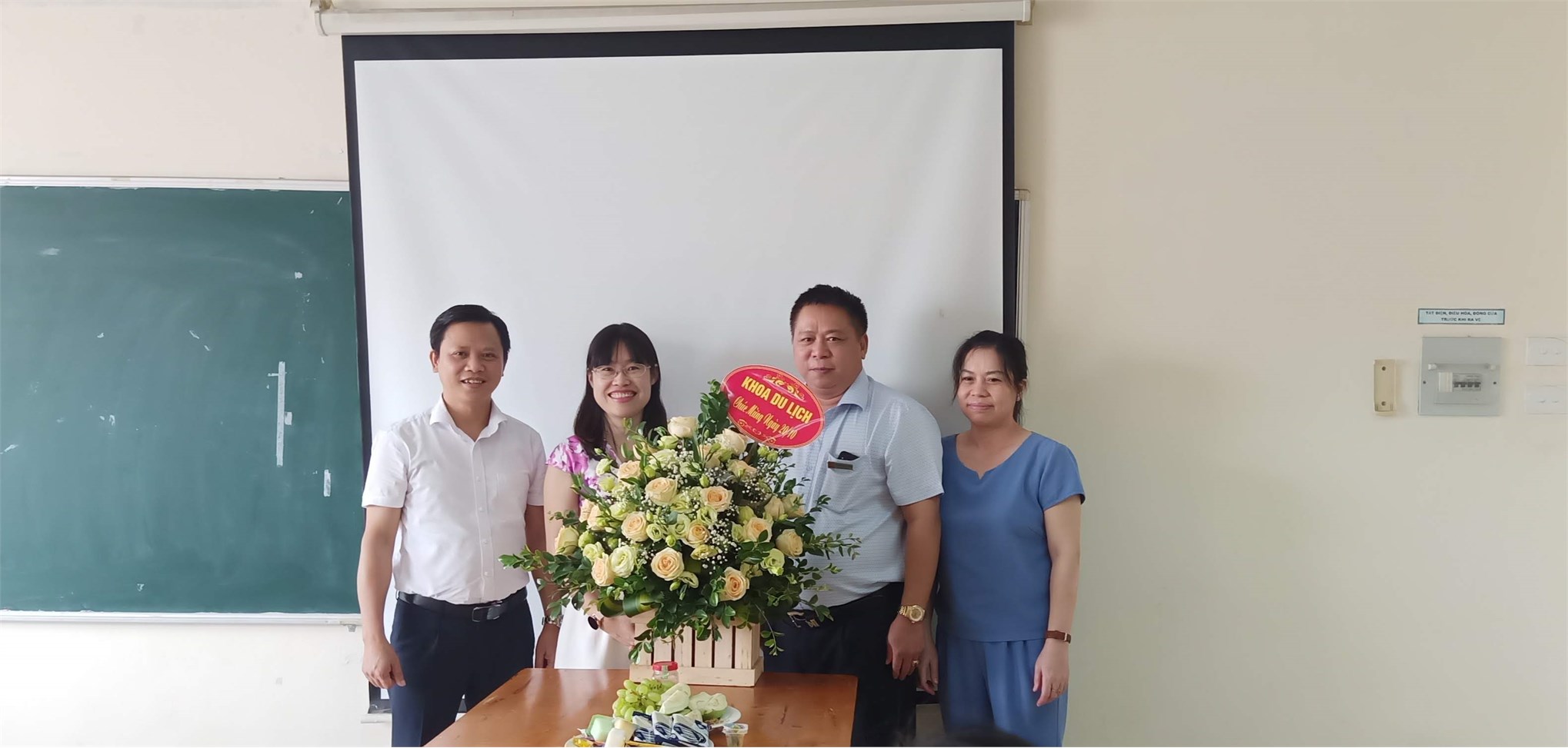 Tổ nữ công Du Lịch – Việt Nhật – Đào tạo thường xuyên họp bình xét nữ công năm 2019
