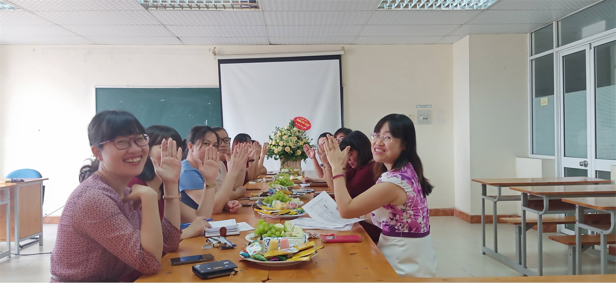 Tổ nữ công Du Lịch – Việt Nhật – Đào tạo thường xuyên họp bình xét nữ công năm 2019