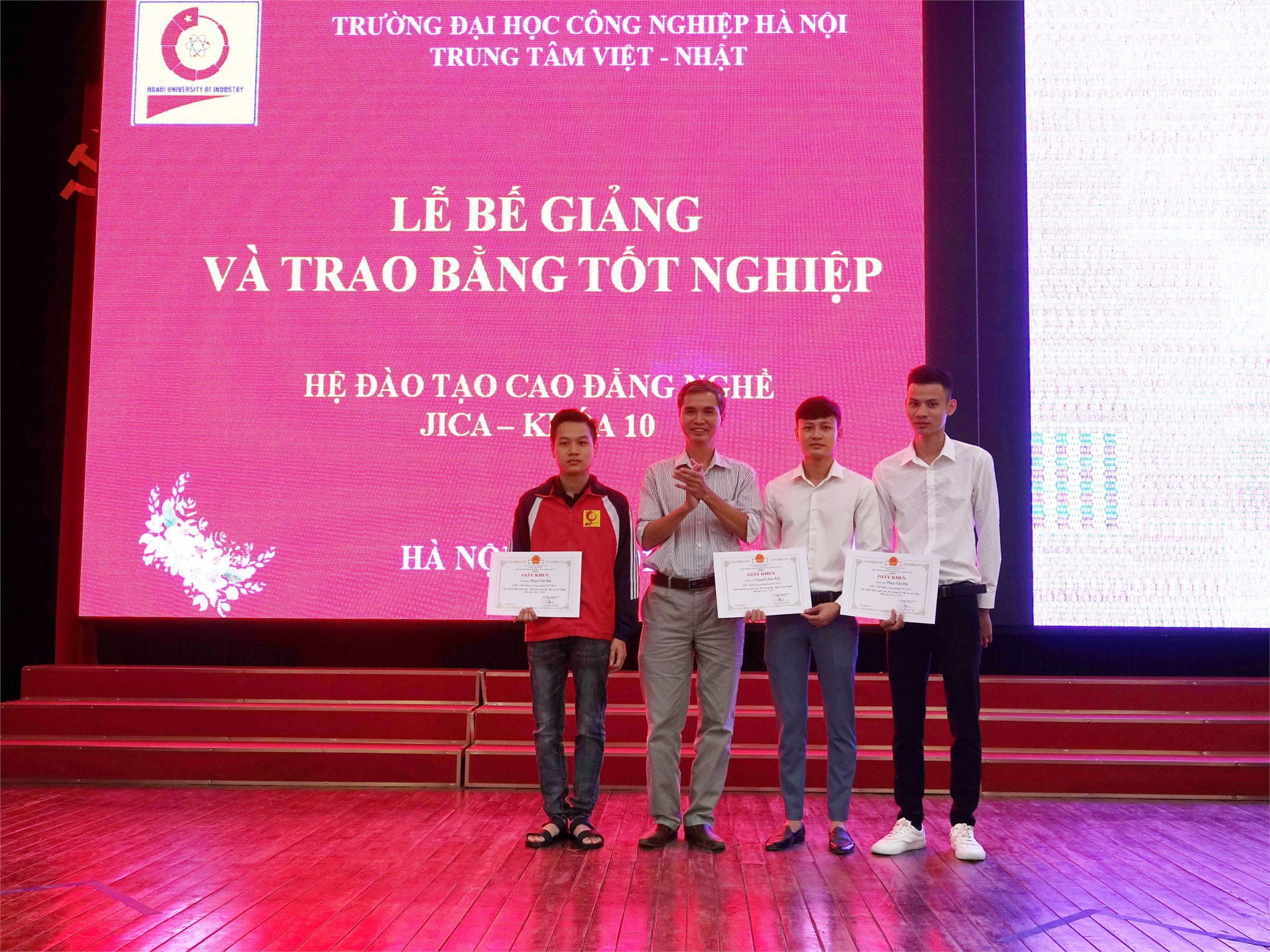 Tổ chức lễ bế giảng và trao bằng tốt nghiệp cho sinh viên Cao đẳng nghề Jica khóa 10