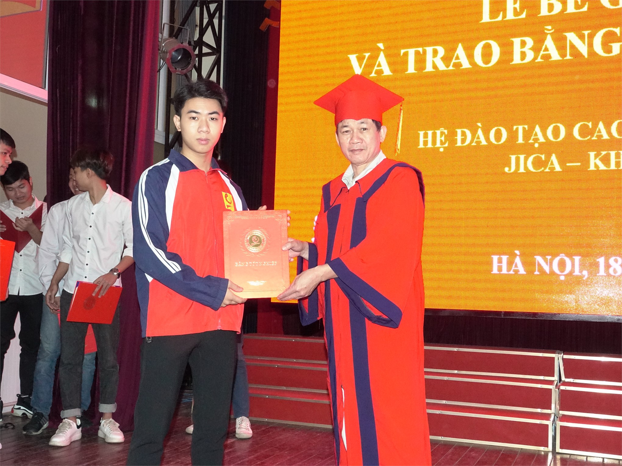Tổ chức lễ bế giảng và trao bằng tốt nghiệp cho sinh viên Cao đẳng nghề Jica khóa 10