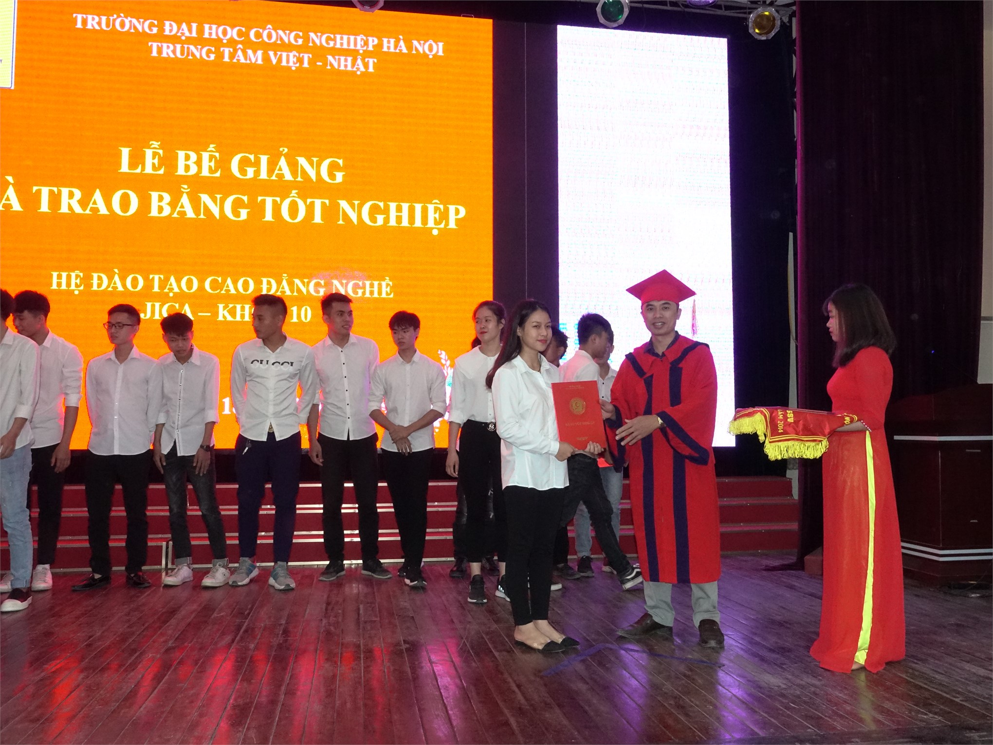 Tổ chức lễ bế giảng và trao bằng tốt nghiệp cho sinh viên Cao đẳng nghề Jica khóa 10