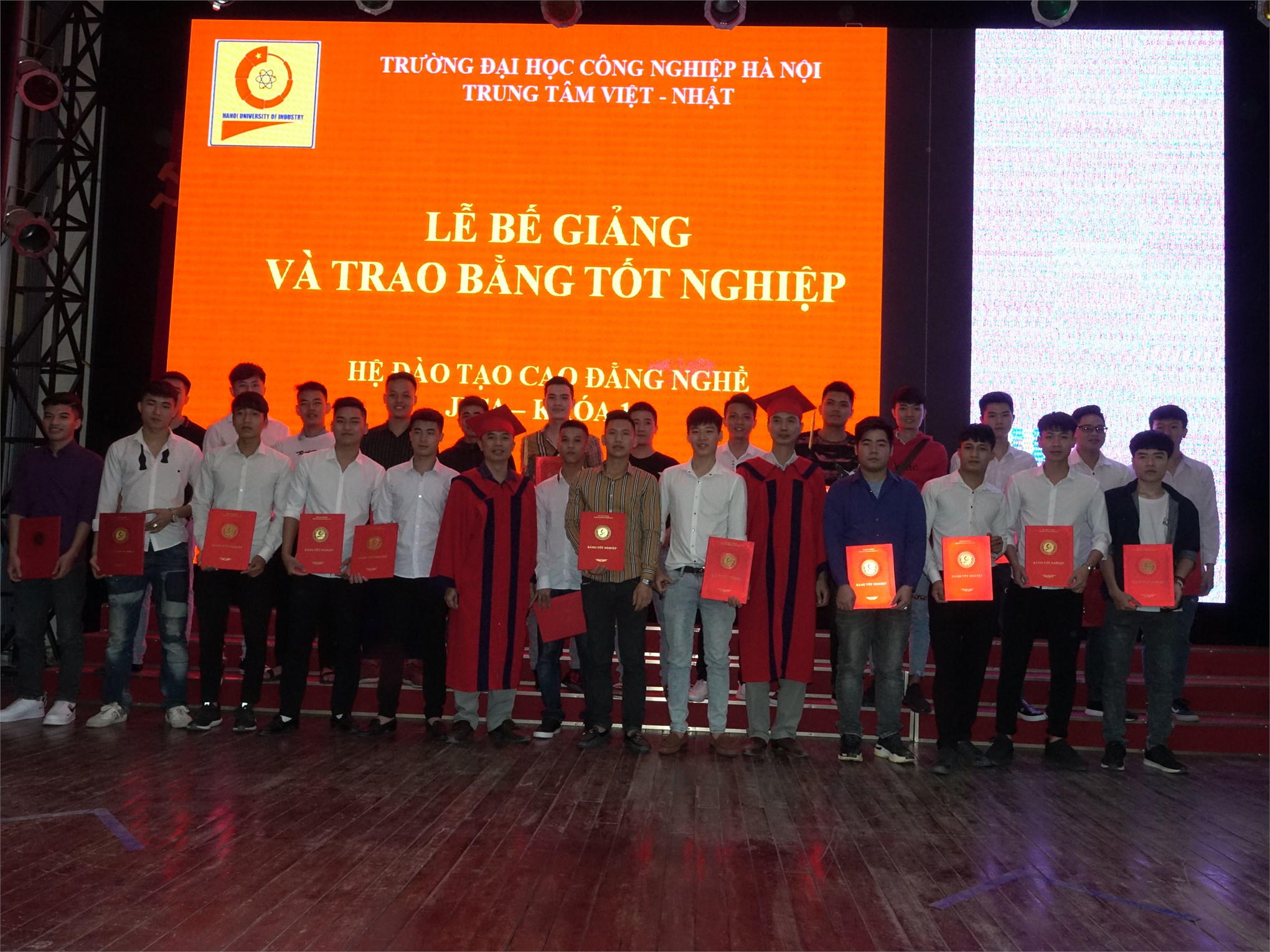 Tổ chức lễ bế giảng và trao bằng tốt nghiệp cho sinh viên Cao đẳng nghề Jica khóa 10