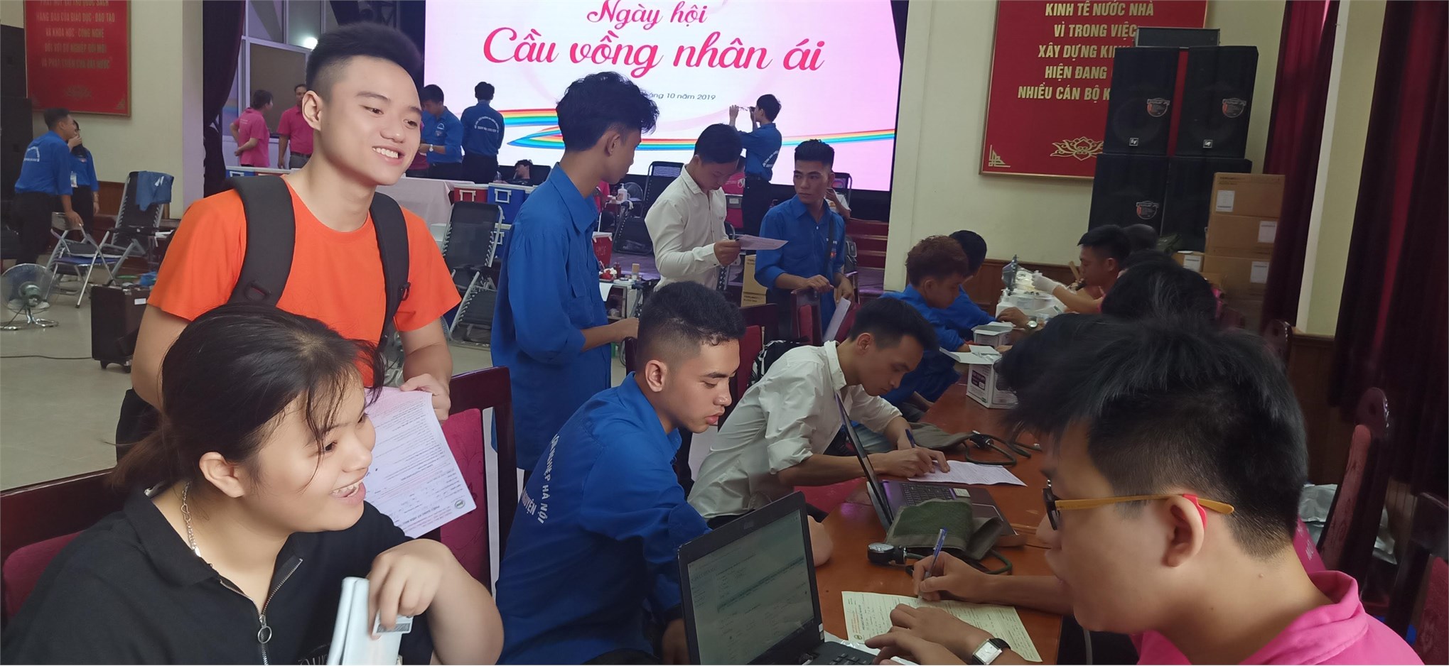 Sinh viên Trung tâm Việt Nhật hào hứng tham gia Ngày hội hiến máu nhân đạo năm 2019
