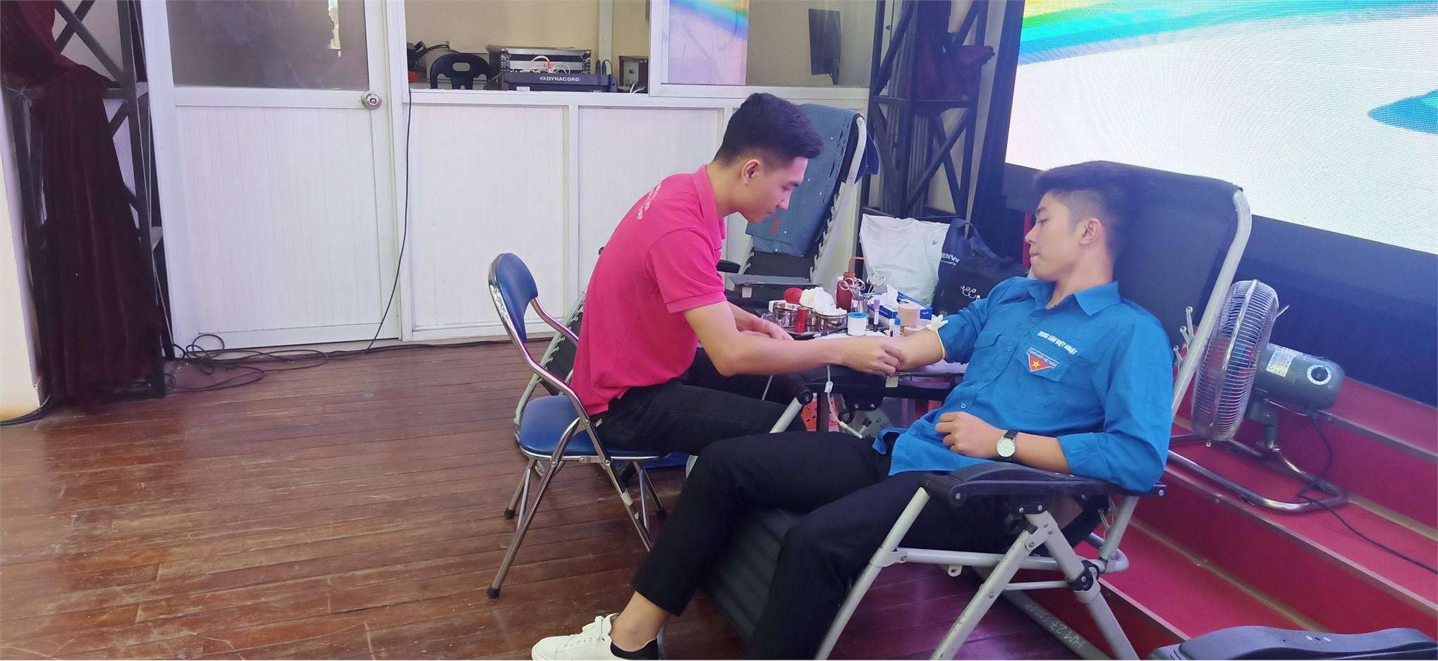 Sinh viên Trung tâm Việt Nhật hào hứng tham gia Ngày hội hiến máu nhân đạo năm 2019
