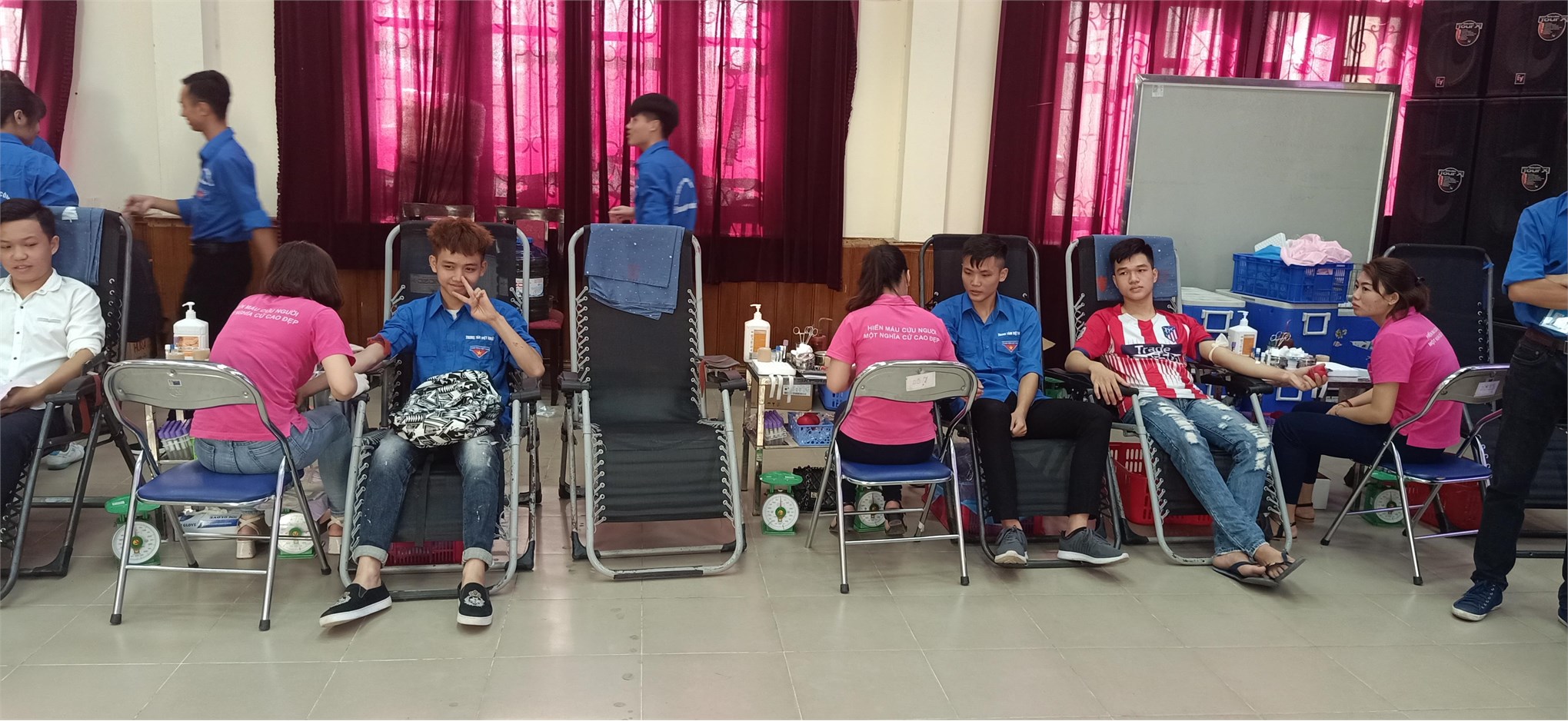 Sinh viên Trung tâm Việt Nhật hào hứng tham gia Ngày hội hiến máu nhân đạo năm 2019