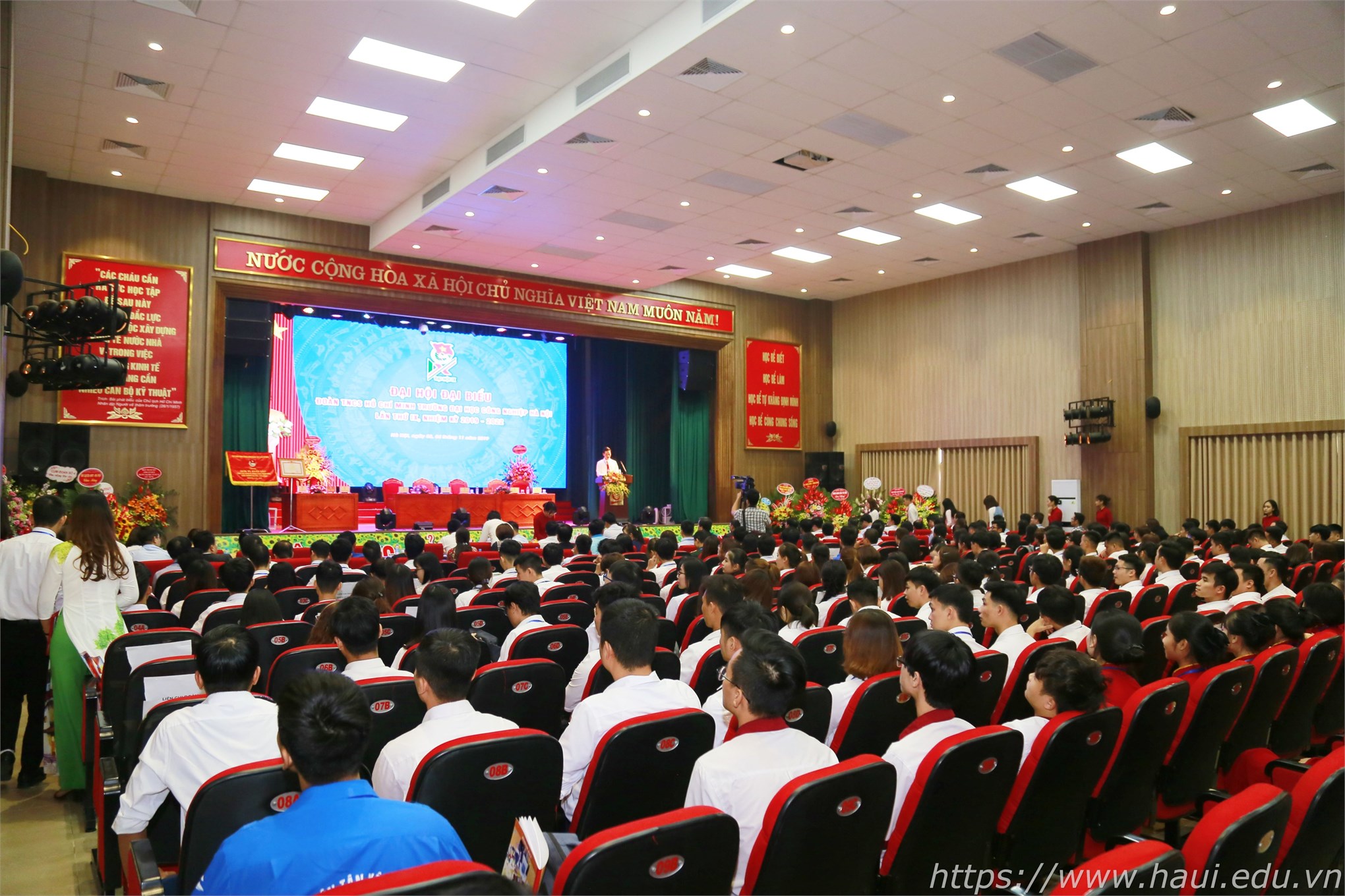 Liên chi đoàn Trung tâm Việt Nhật vinh dự nhận bằng khen của Thành đoàn Hà Nội