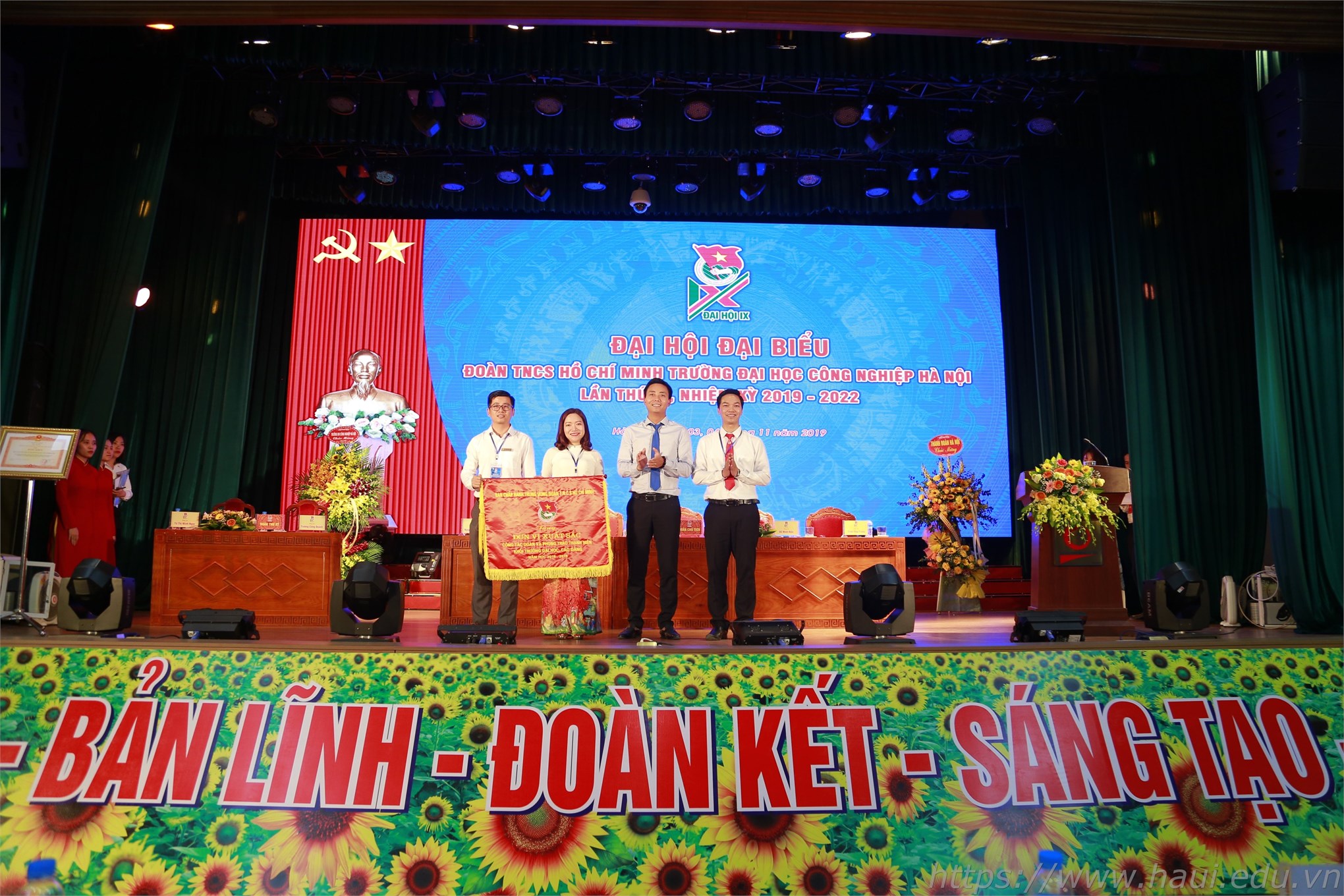Liên chi đoàn Trung tâm Việt Nhật vinh dự nhận bằng khen của Thành đoàn Hà Nội