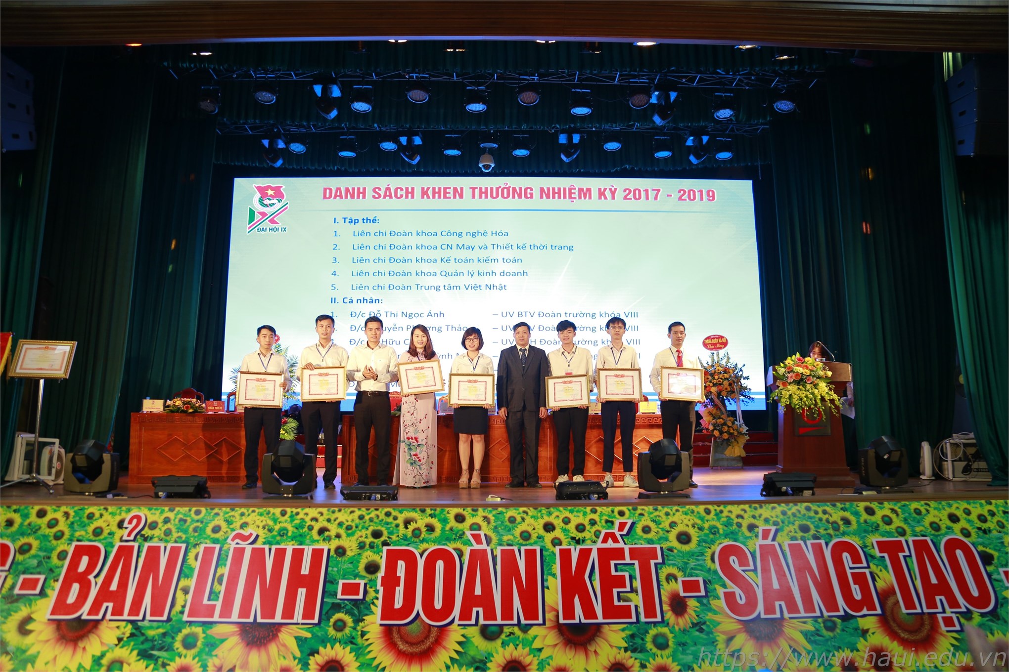 Liên chi đoàn Trung tâm Việt Nhật vinh dự nhận bằng khen của Thành đoàn Hà Nội