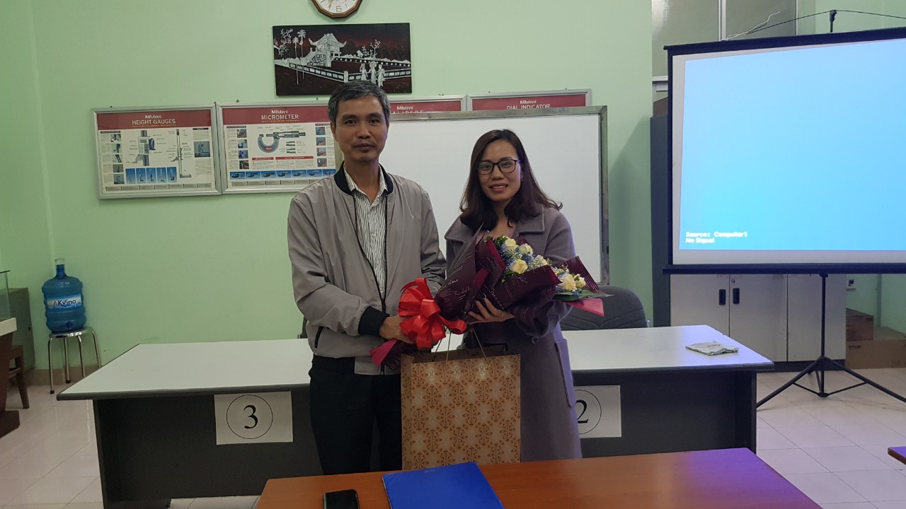 Chi bộ Trung tâm Việt Nhật chúc mừng Đảng viên đạt huy hiệu 30 năm tuổi Đảng và chia tay Đảng viên chuyển công tác
