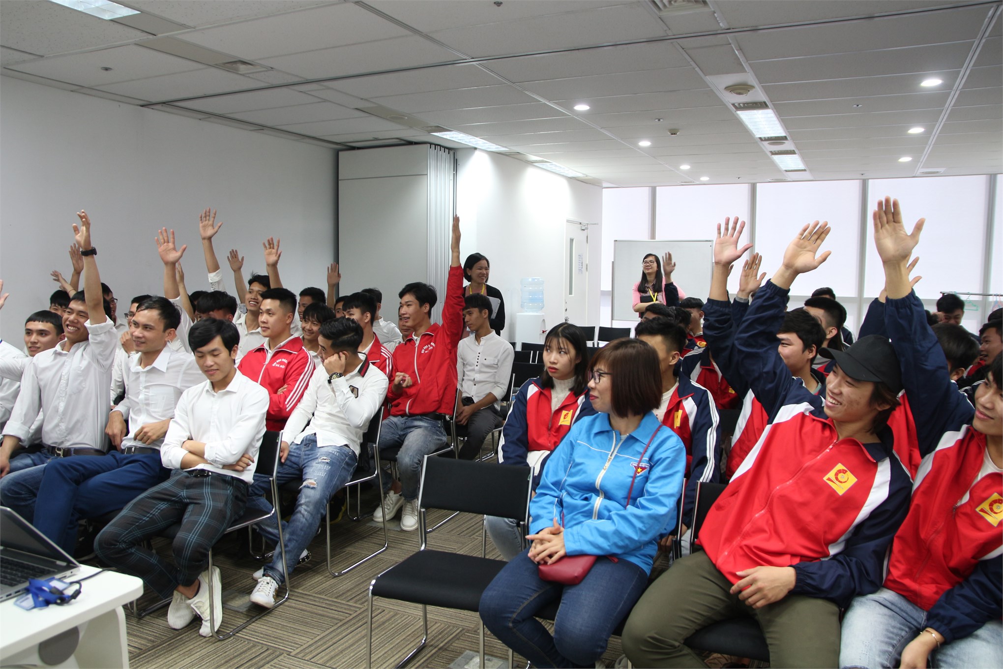 Sinh viên Trung tâm Việt Nhật tham quan trải nghiệm thực tế tại công ty TNHH Nissan Automotive Technology Việt Nam