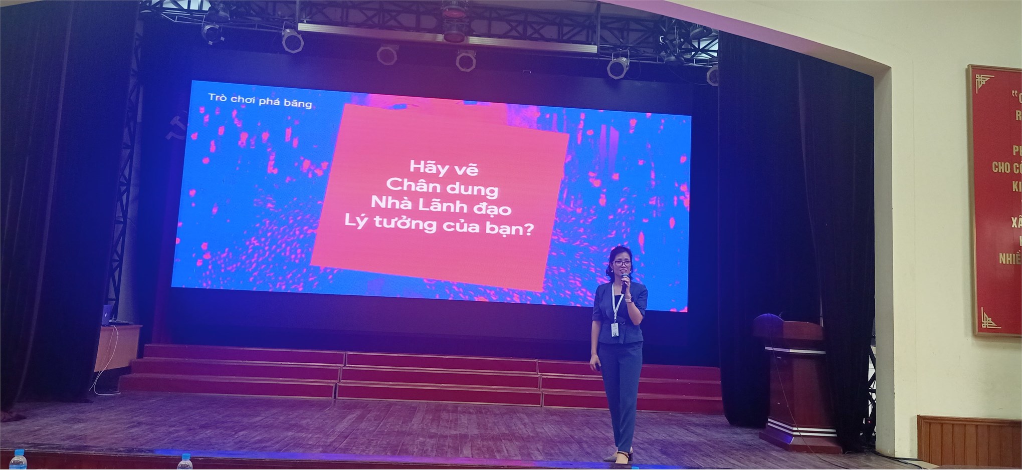 24 cán bộ lớp hệ cao đẳng K21 của Trung tâm Việt Nhật tham gia khóa học tập huấn kỹ năng mềm trong thời đại công nghệ 4.0