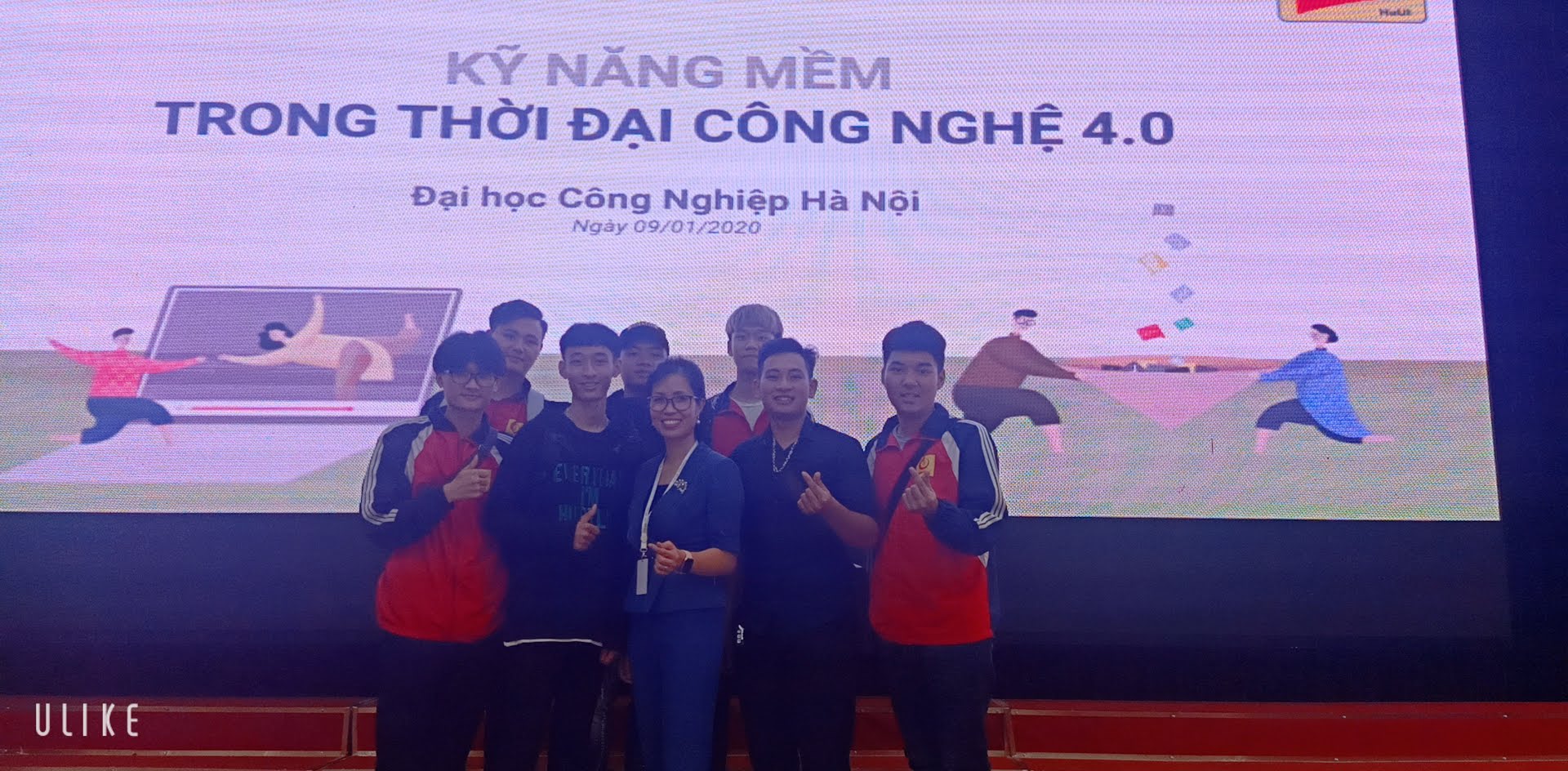 24 cán bộ lớp hệ cao đẳng K21 của Trung tâm Việt Nhật tham gia khóa học tập huấn kỹ năng mềm trong thời đại công nghệ 4.0
