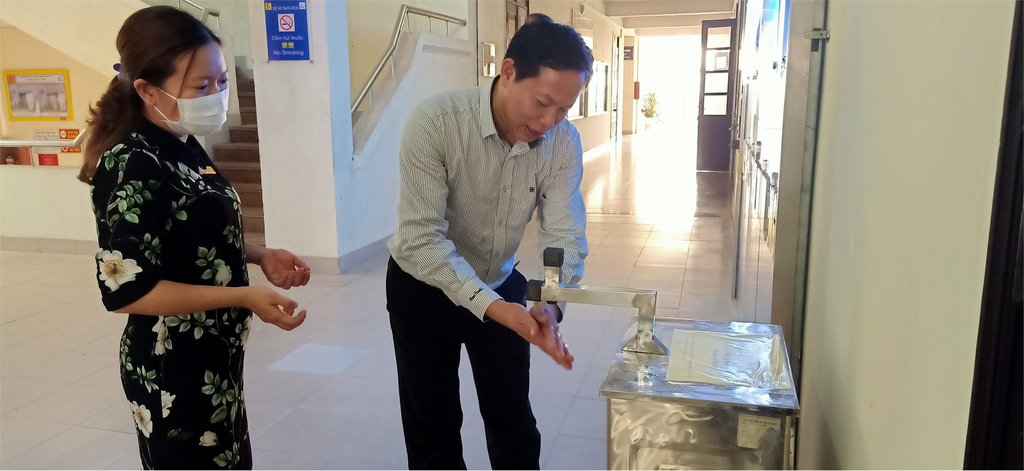 Liên chi đoàn Trung tâm Việt Nhật nghiên cứu, chế tạo máy phun nước sát khuẩn tay tự động