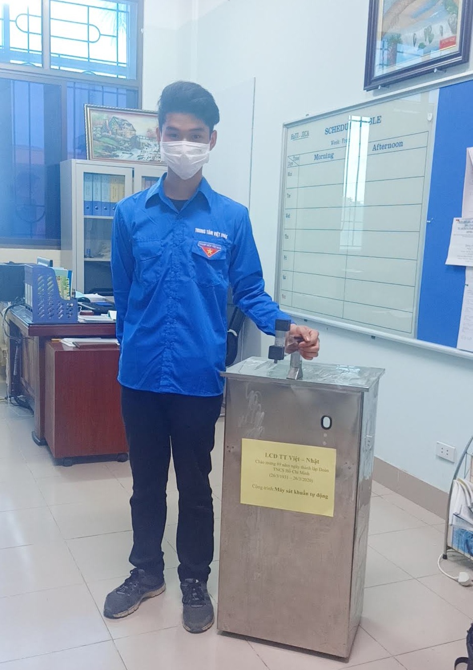 Liên chi đoàn Trung tâm Việt Nhật nghiên cứu, chế tạo máy phun nước sát khuẩn tay tự động