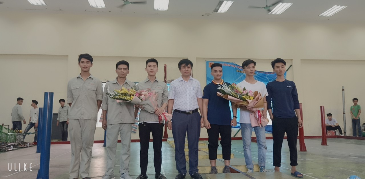 Đội robot của Trung tâm Việt – Nhật giành giải Ba tại cuộc thi “Sáng tạo robot Việt Nam 2020” cấp trường