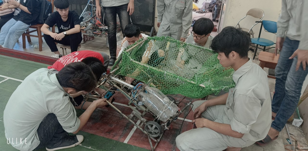 Đội robot của Trung tâm Việt – Nhật giành giải Ba tại cuộc thi “Sáng tạo robot Việt Nam 2020” cấp trường