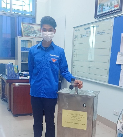 Sinh viên Đỗ Xuân Hoàng được nhận bằng khen của Thành đoàn Hà Nội về thành tích xuất sắc trong phong trào chống dịch Covid – 19