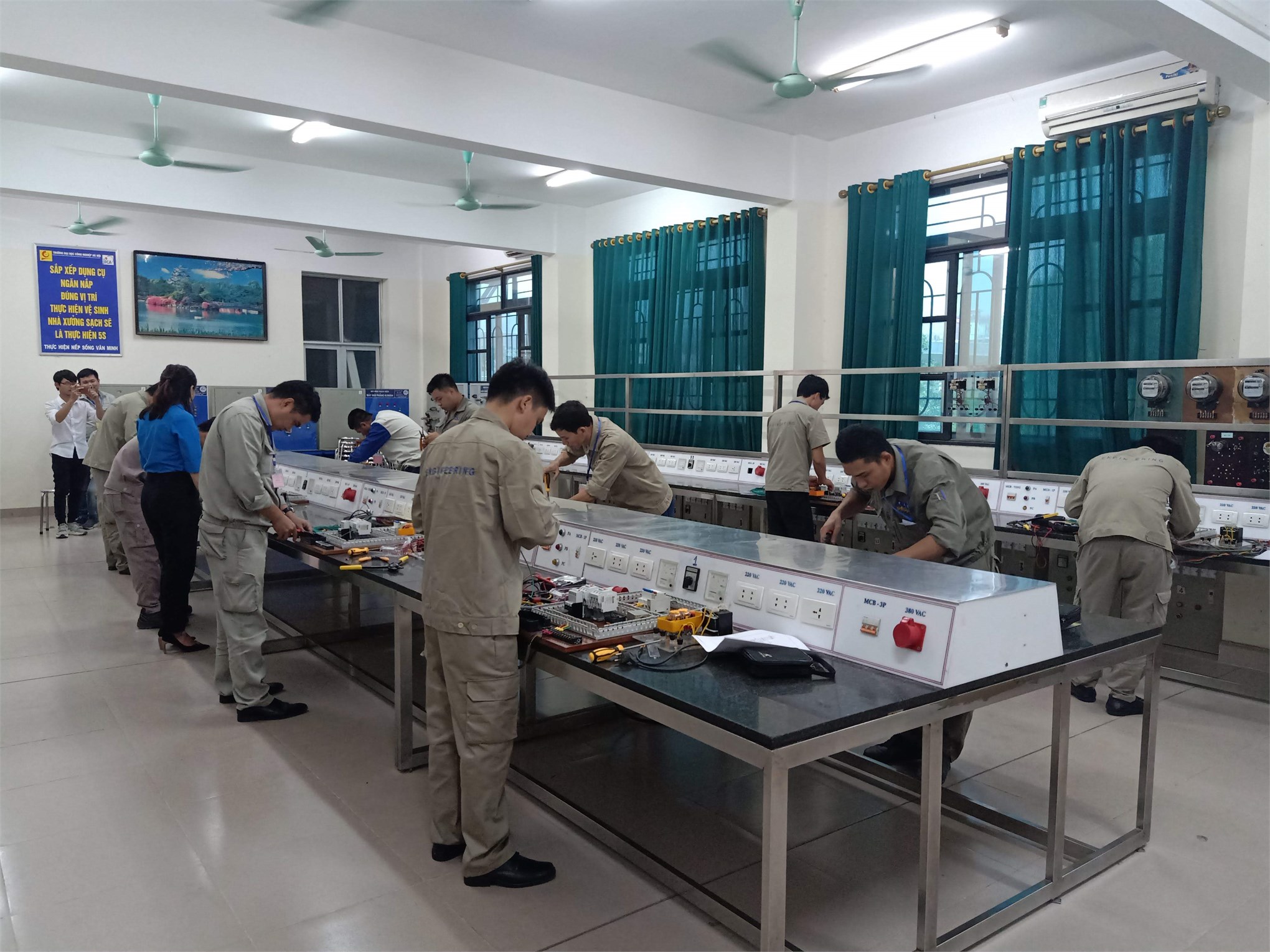 Trung tâm Việt Nhật - Trường Đại học Công nghiệp Hà Nội thông báo tuyển sinh hệ cao đẳng năm 2020