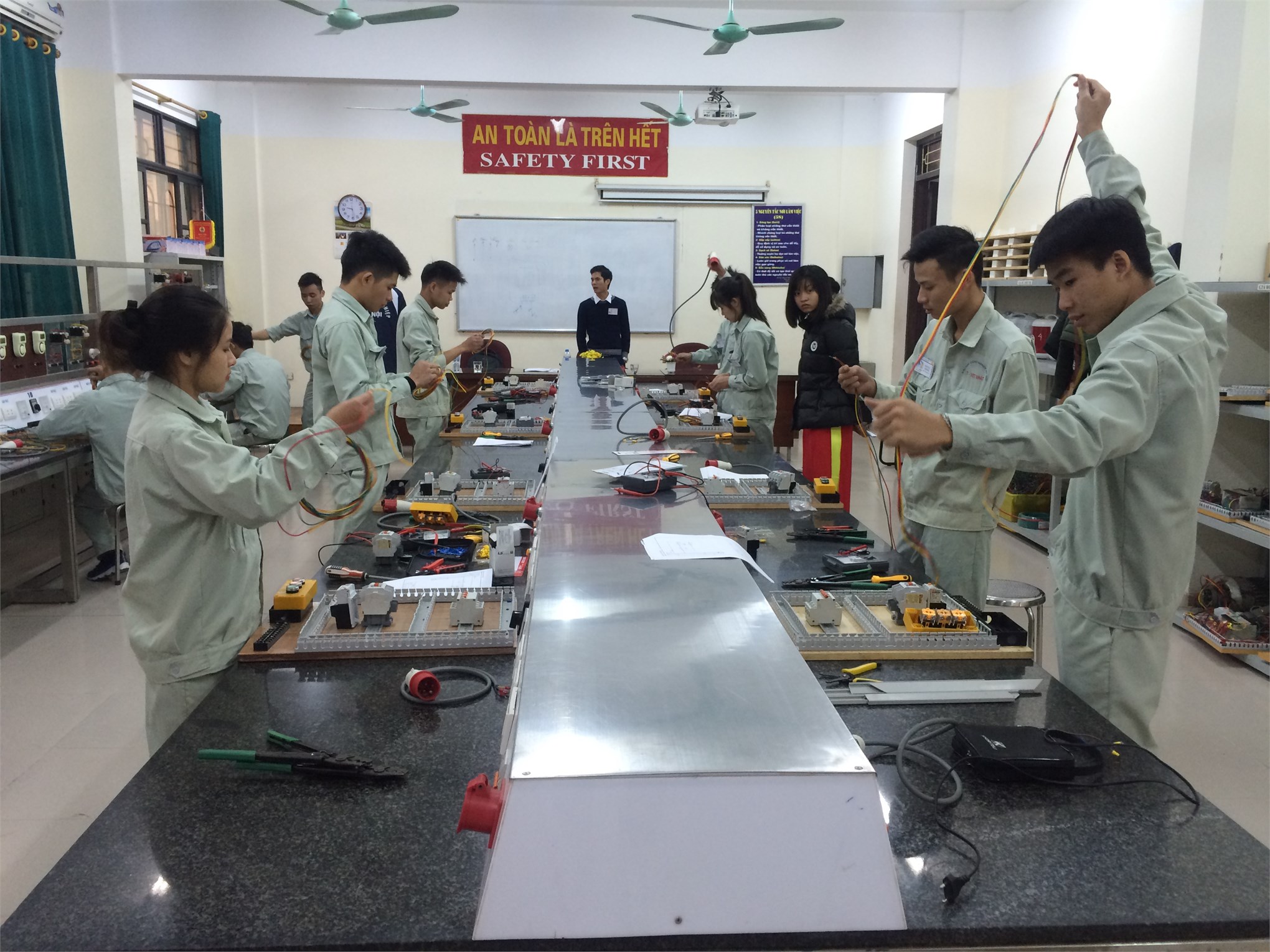 Trung tâm Việt Nhật - Trường Đại học Công nghiệp Hà Nội thông báo tuyển sinh hệ cao đẳng năm 2020