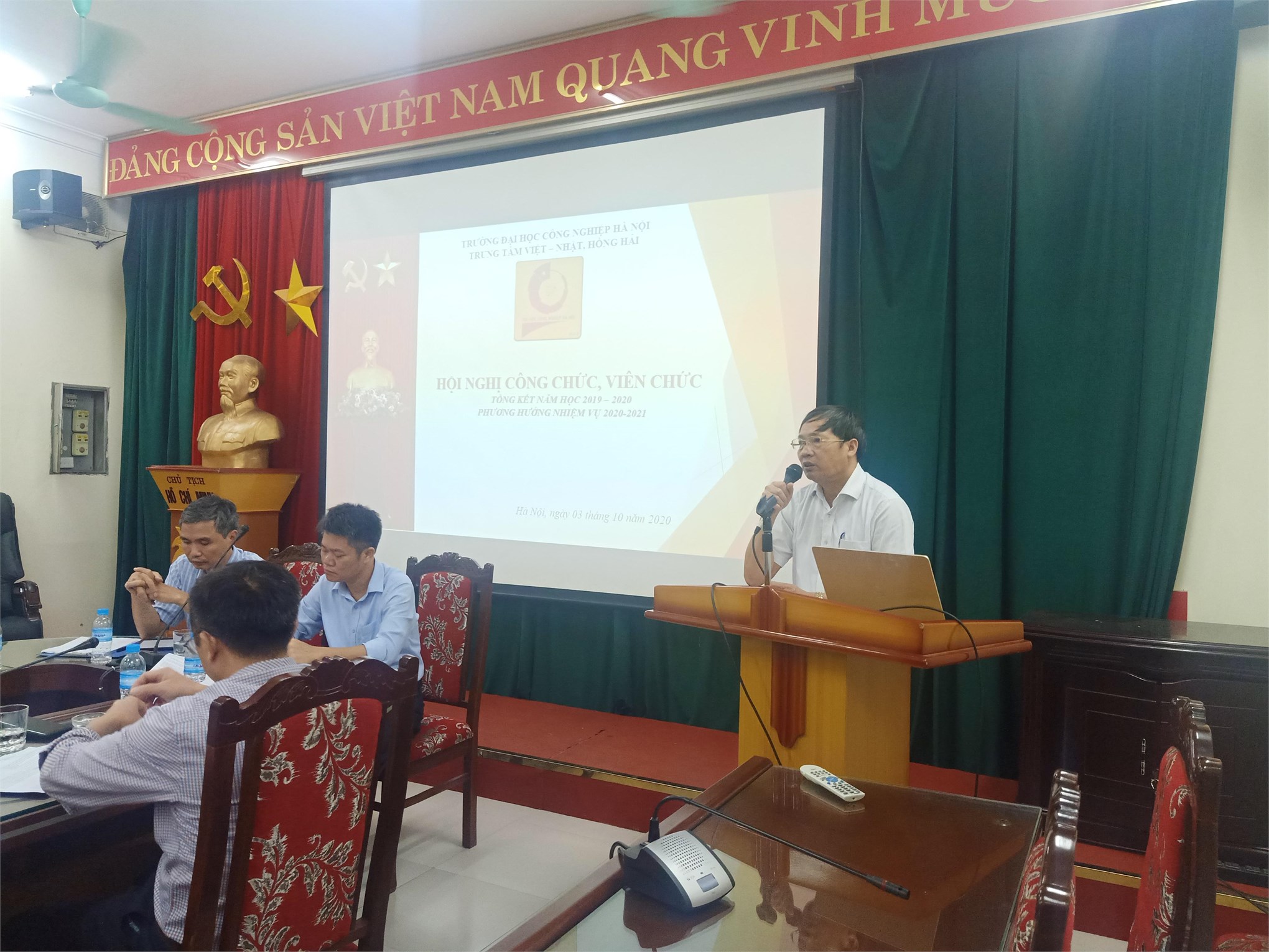 Hội nghị công chức viên chức năm học 2019 - 2020 của TT Việt Nhật