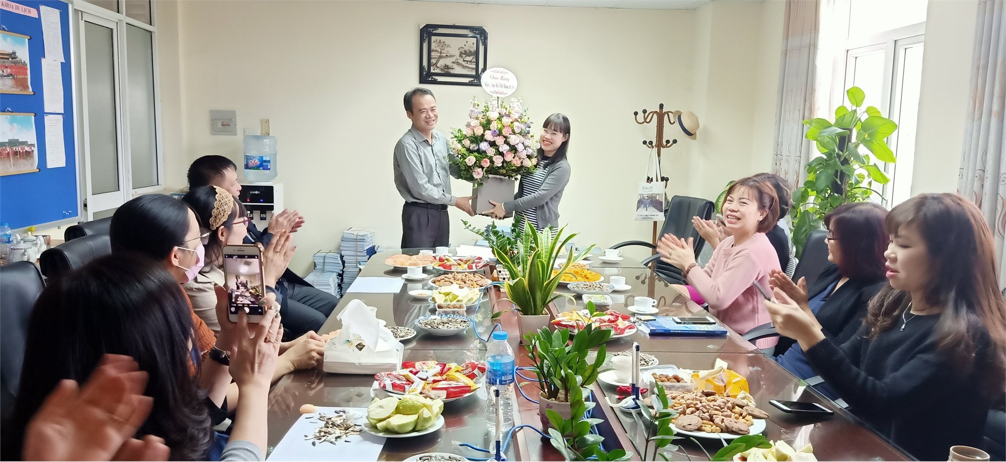 Tổ nữ công Du Lịch – Việt Nhật – Đào tạo thường xuyên họp bình xét nữ công năm 2020