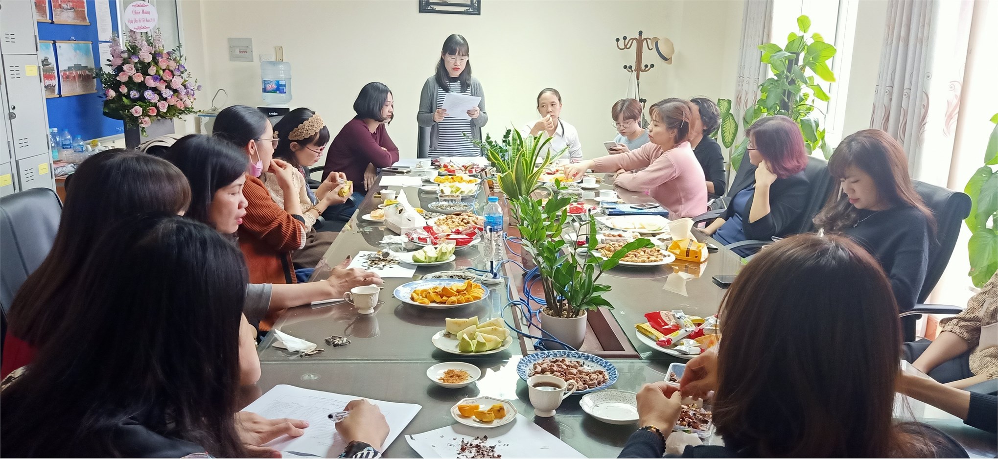 Tổ nữ công Du Lịch – Việt Nhật – Đào tạo thường xuyên họp bình xét nữ công năm 2020