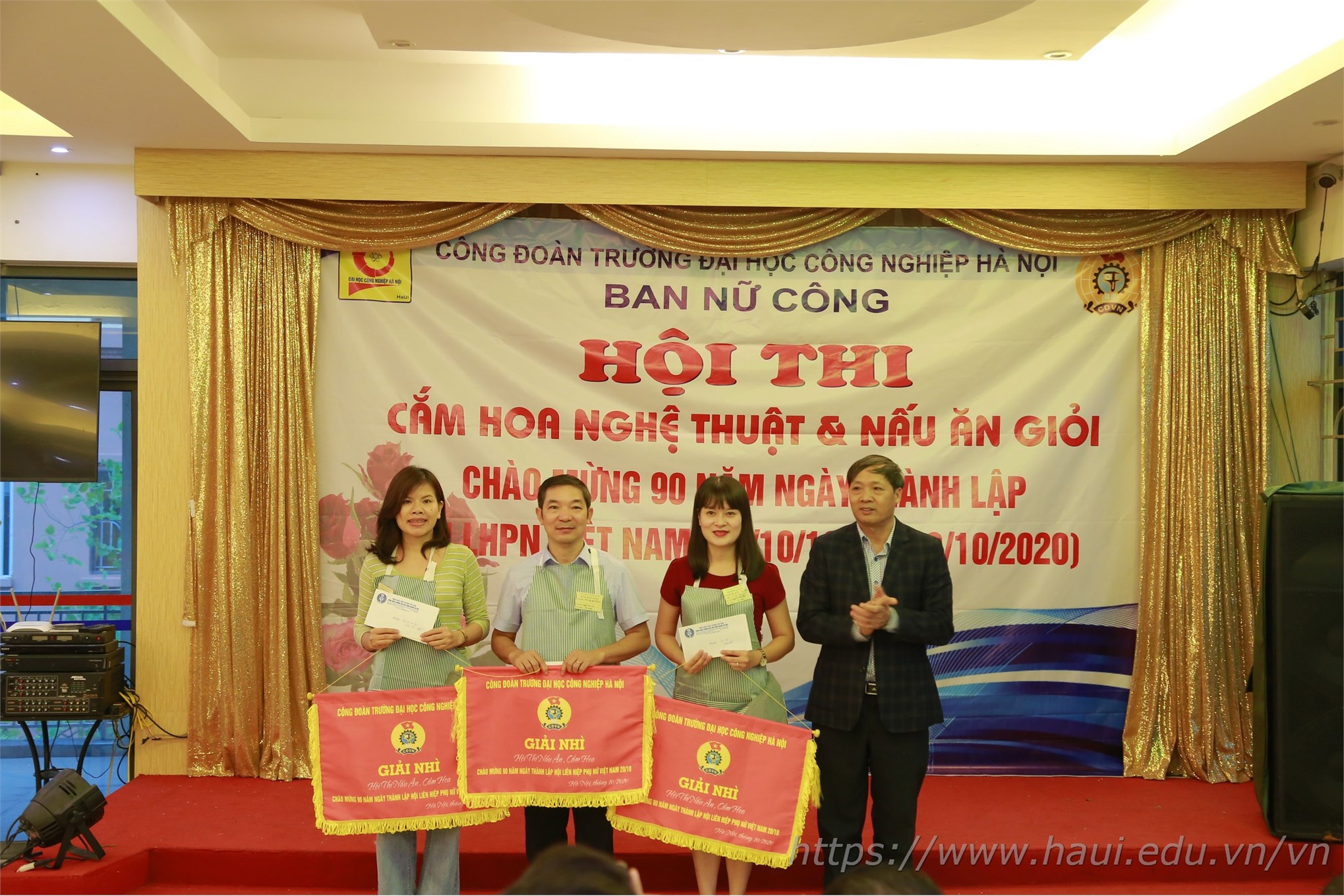 Tổ nữ công Du lịch – Việt Nhật – Đào tạo thường xuyên giành giải Nhì tại Hội thi cắm hoc, nấu ăn chào mừng kỷ niệm 90 năm ngày thành lập Hội liên hiệp Phụ nữ Việt Nam