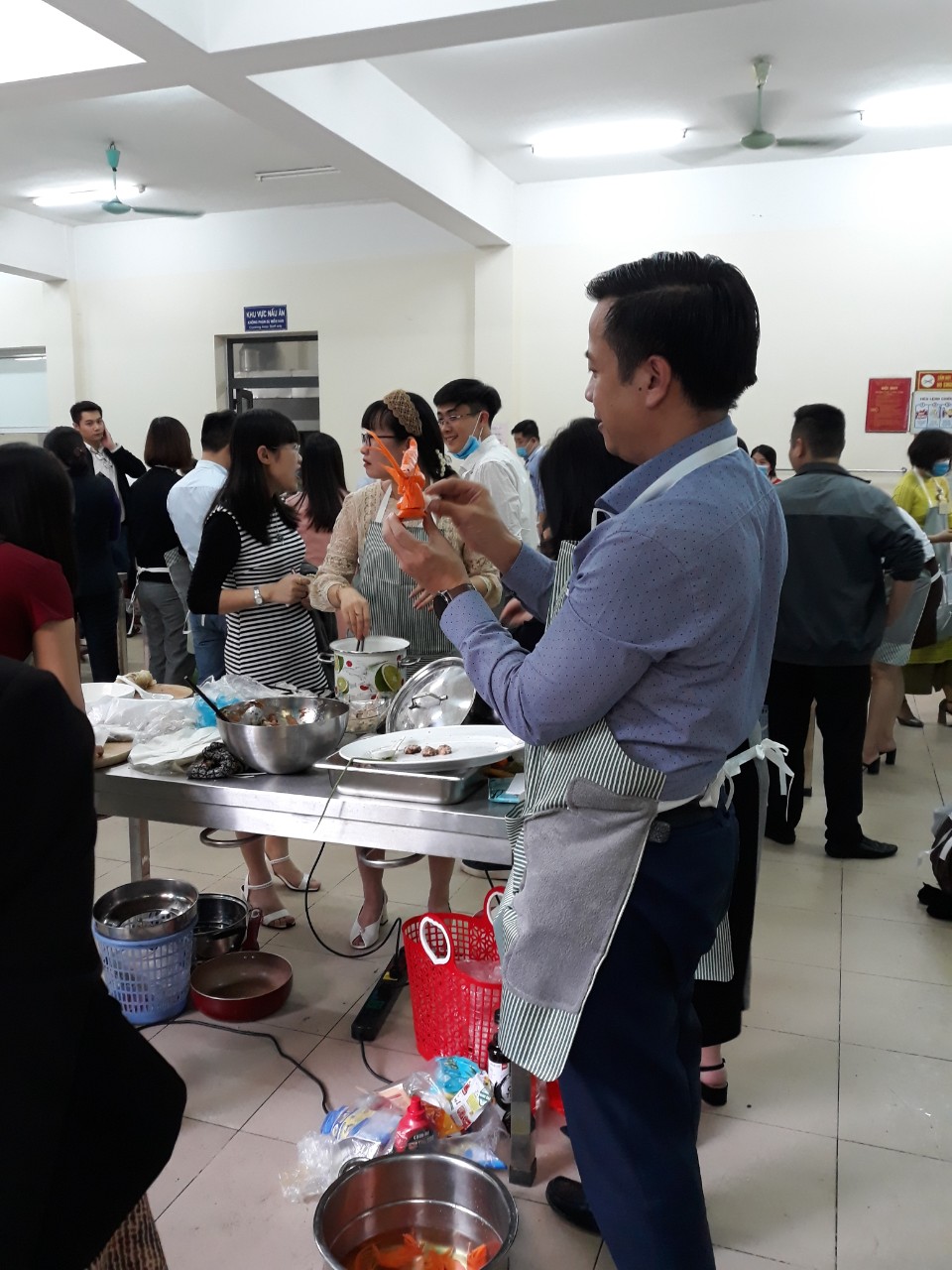 Tổ nữ công Du lịch – Việt Nhật – Đào tạo thường xuyên giành giải Nhì tại Hội thi cắm hoc, nấu ăn chào mừng kỷ niệm 90 năm ngày thành lập Hội liên hiệp Phụ nữ Việt Nam