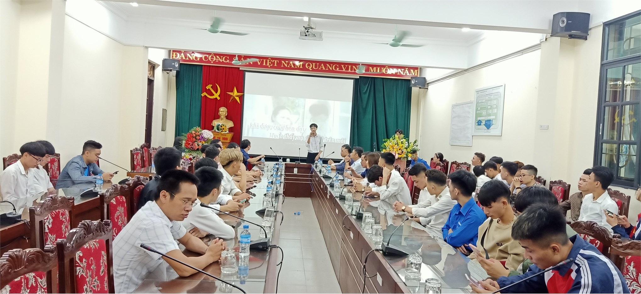 Trung tâm Việt Nhật long trọng tổ chức các hoạt động chào mừng ngày nhà giáo Việt Nam 20/11