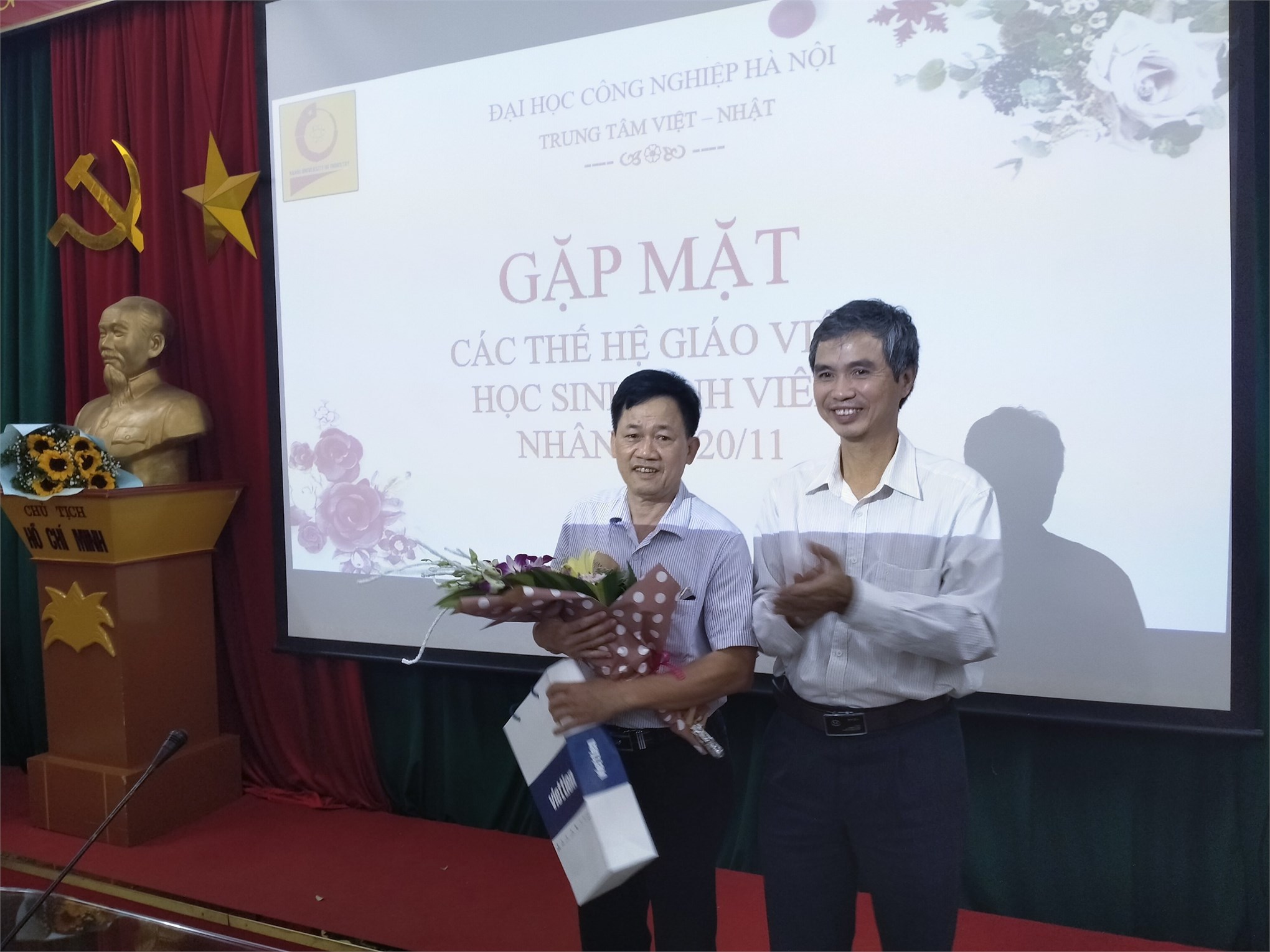 Trung tâm Việt Nhật long trọng tổ chức các hoạt động chào mừng ngày nhà giáo Việt Nam 20/11