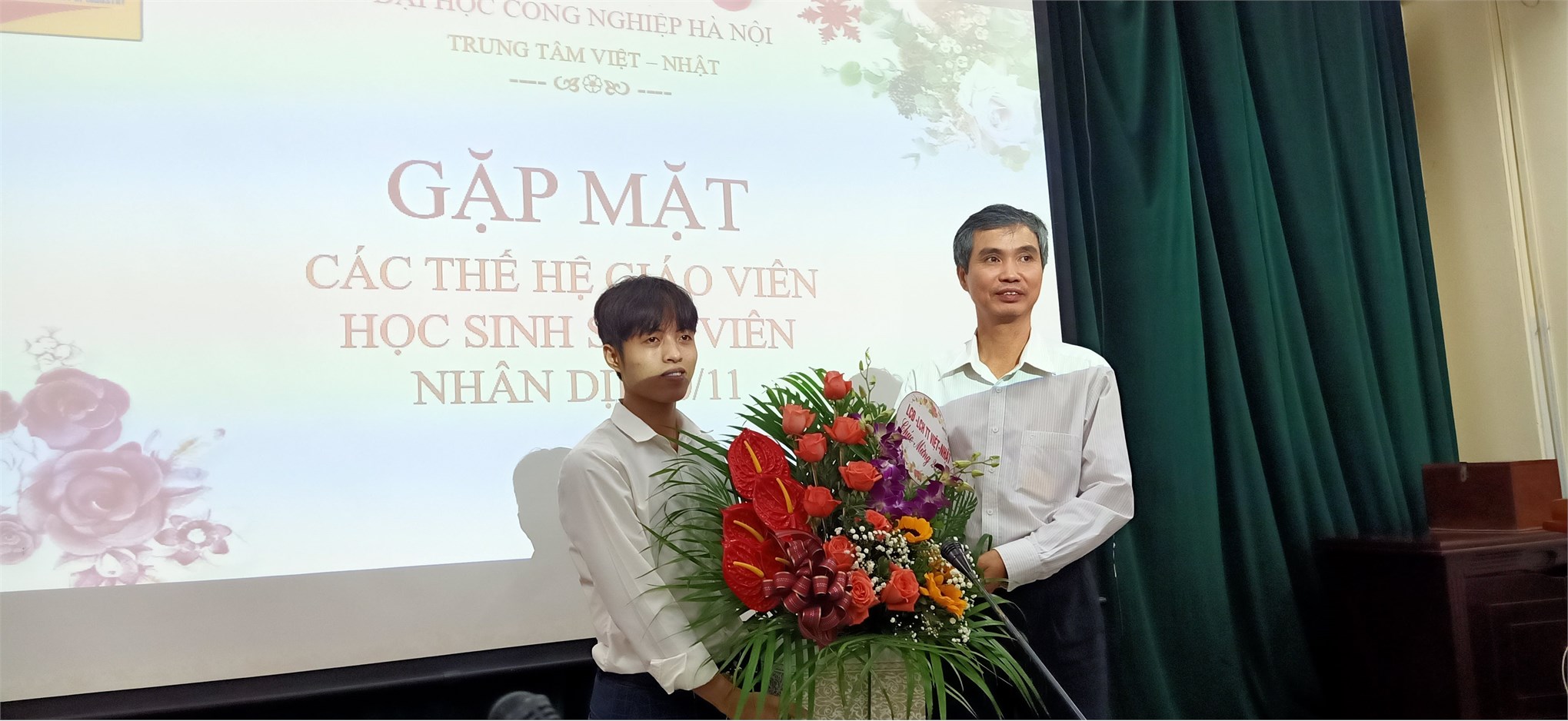 Trung tâm Việt Nhật long trọng tổ chức các hoạt động chào mừng ngày nhà giáo Việt Nam 20/11