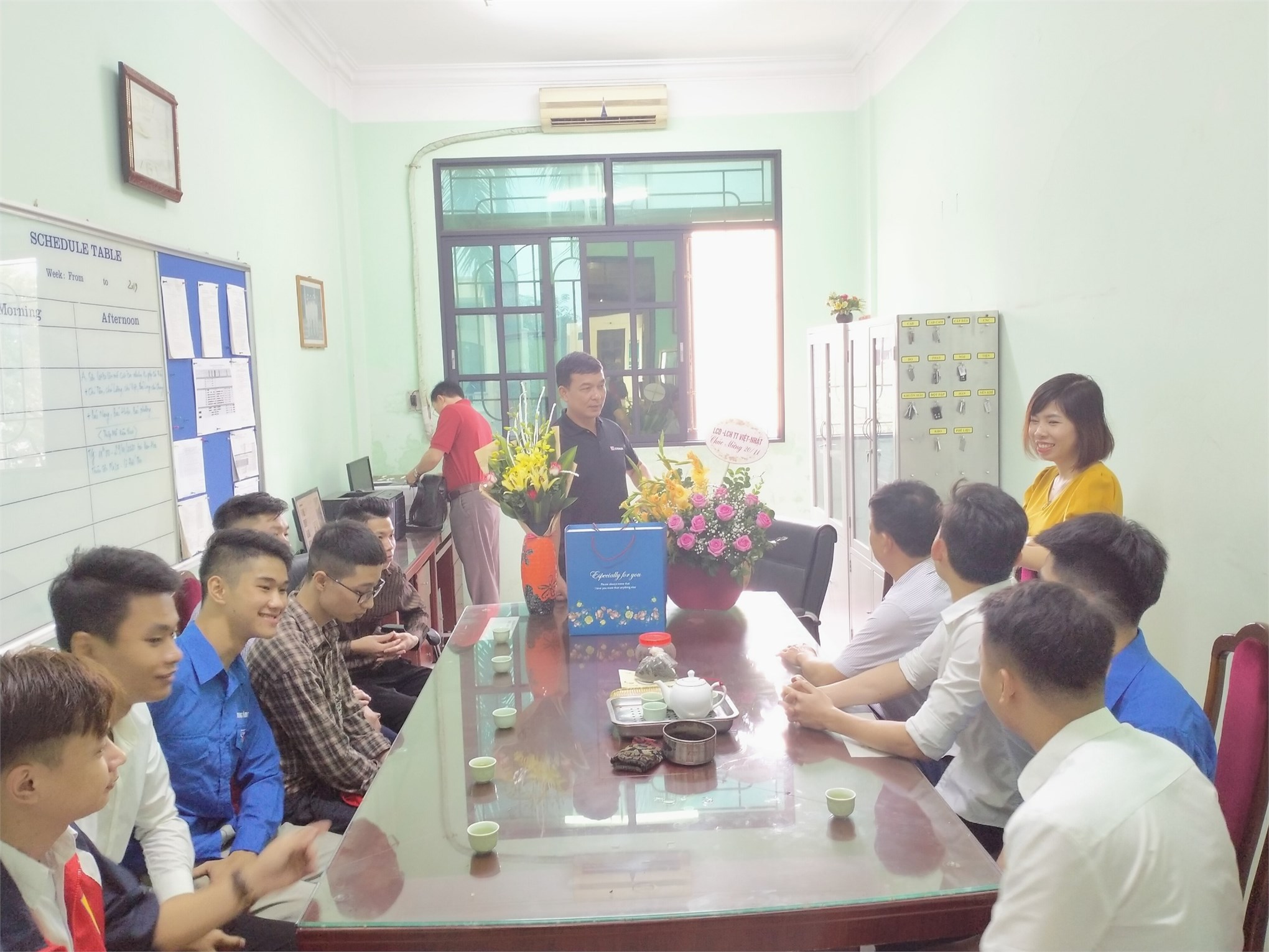 Trung tâm Việt Nhật long trọng tổ chức các hoạt động chào mừng ngày nhà giáo Việt Nam 20/11