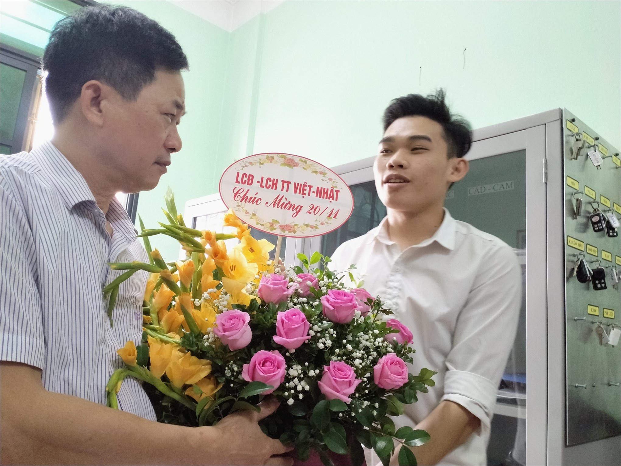 Trung tâm Việt Nhật long trọng tổ chức các hoạt động chào mừng ngày nhà giáo Việt Nam 20/11