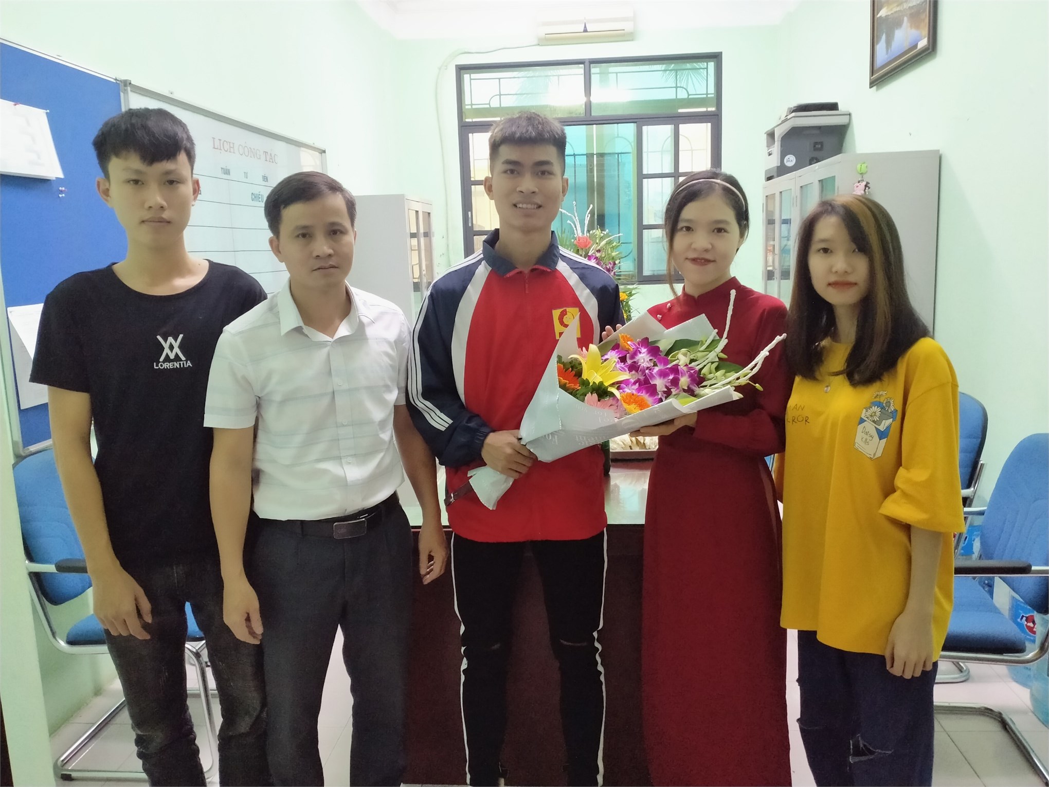 Trung tâm Việt Nhật long trọng tổ chức các hoạt động chào mừng ngày nhà giáo Việt Nam 20/11