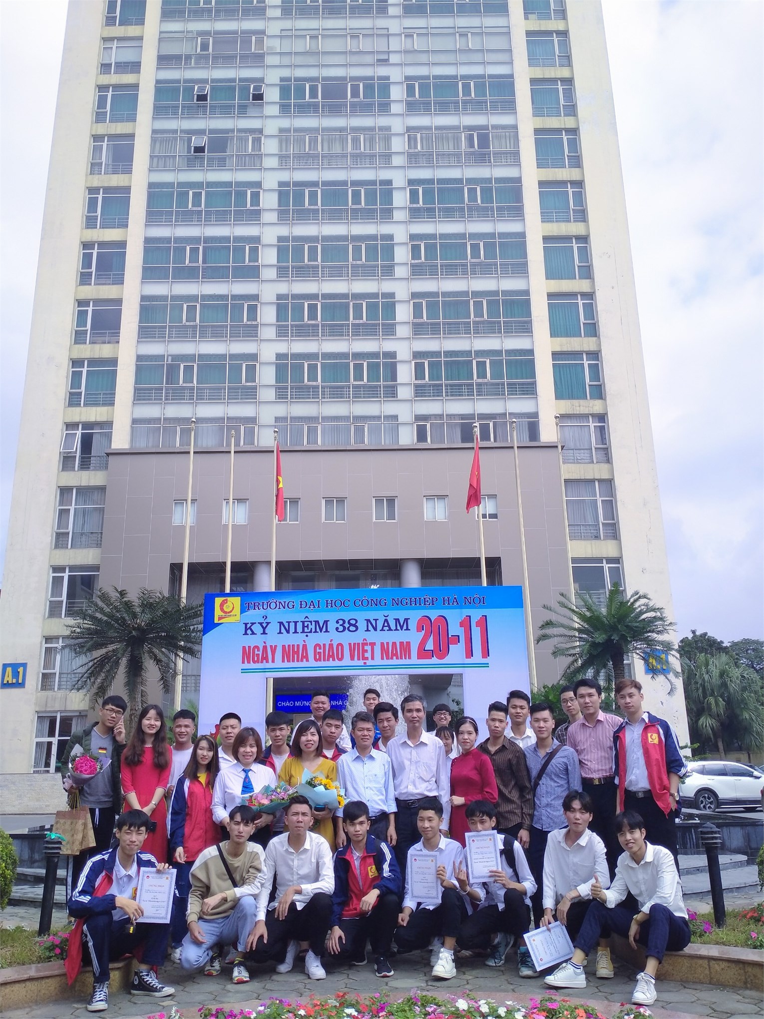 Trung tâm Việt Nhật long trọng tổ chức các hoạt động chào mừng ngày nhà giáo Việt Nam 20/11