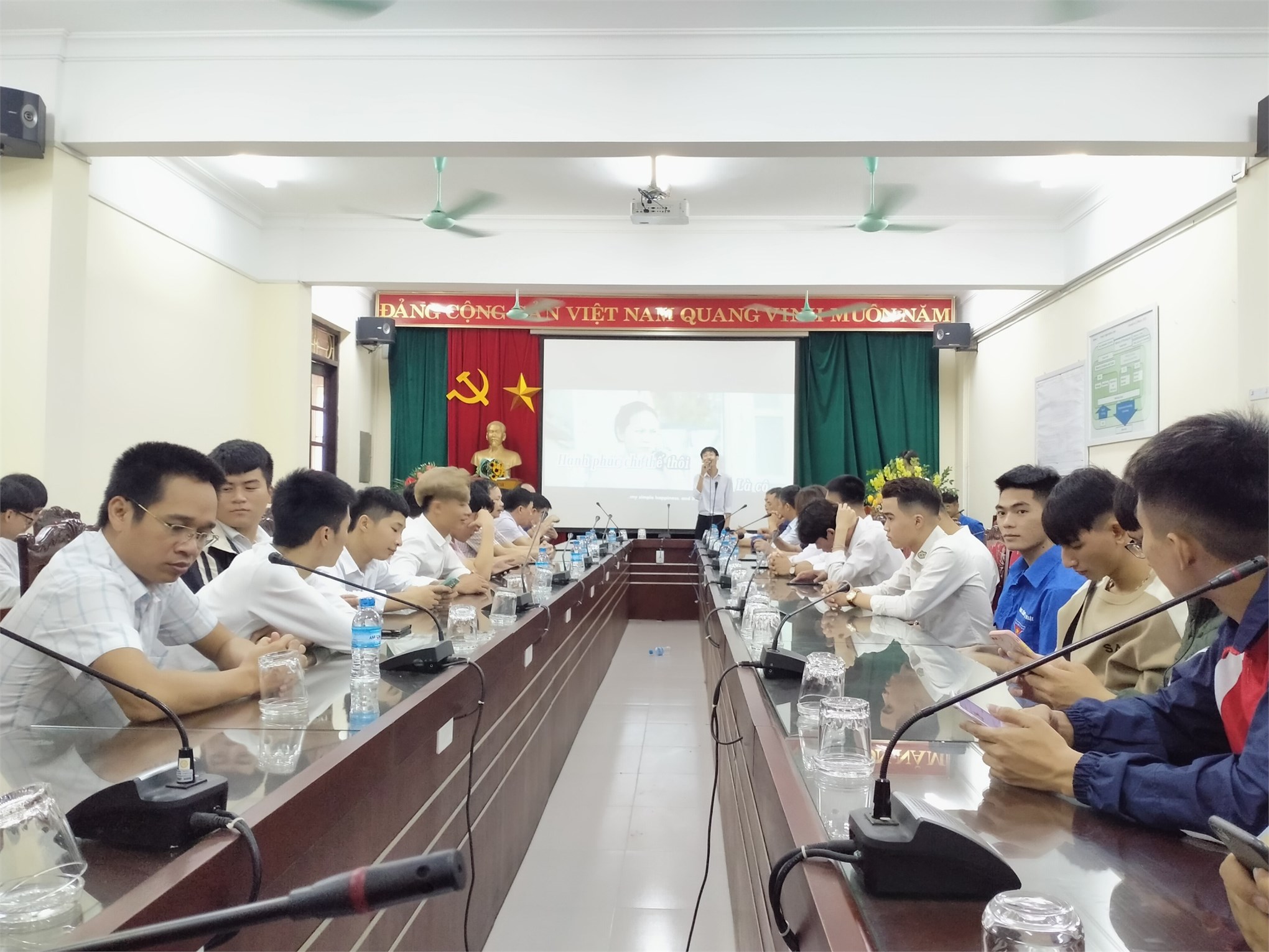 Trao giải cuộc thi”Khoảnh khắc thầy trò 2020” chào mừng 38 năm ngày Nhà giáo Việt Nam (20/11/1982 – 20/11/2020)