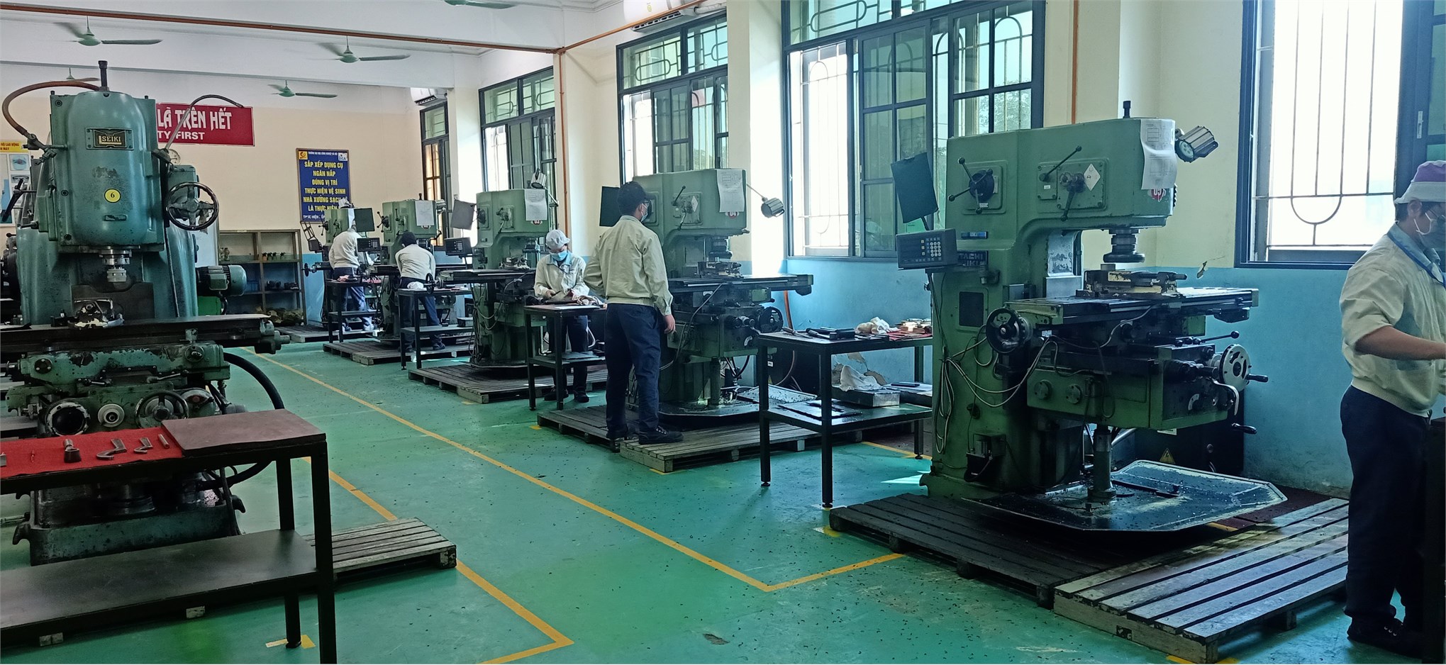 Hội thi “Thợ giỏi trong công nhân lao động các Khu công nghiệp và chế xuất Hà Nội lần thứ VII” tại trường Đại học Công nghiệp Hà Nội đã diễn ra thành công tốt đẹp