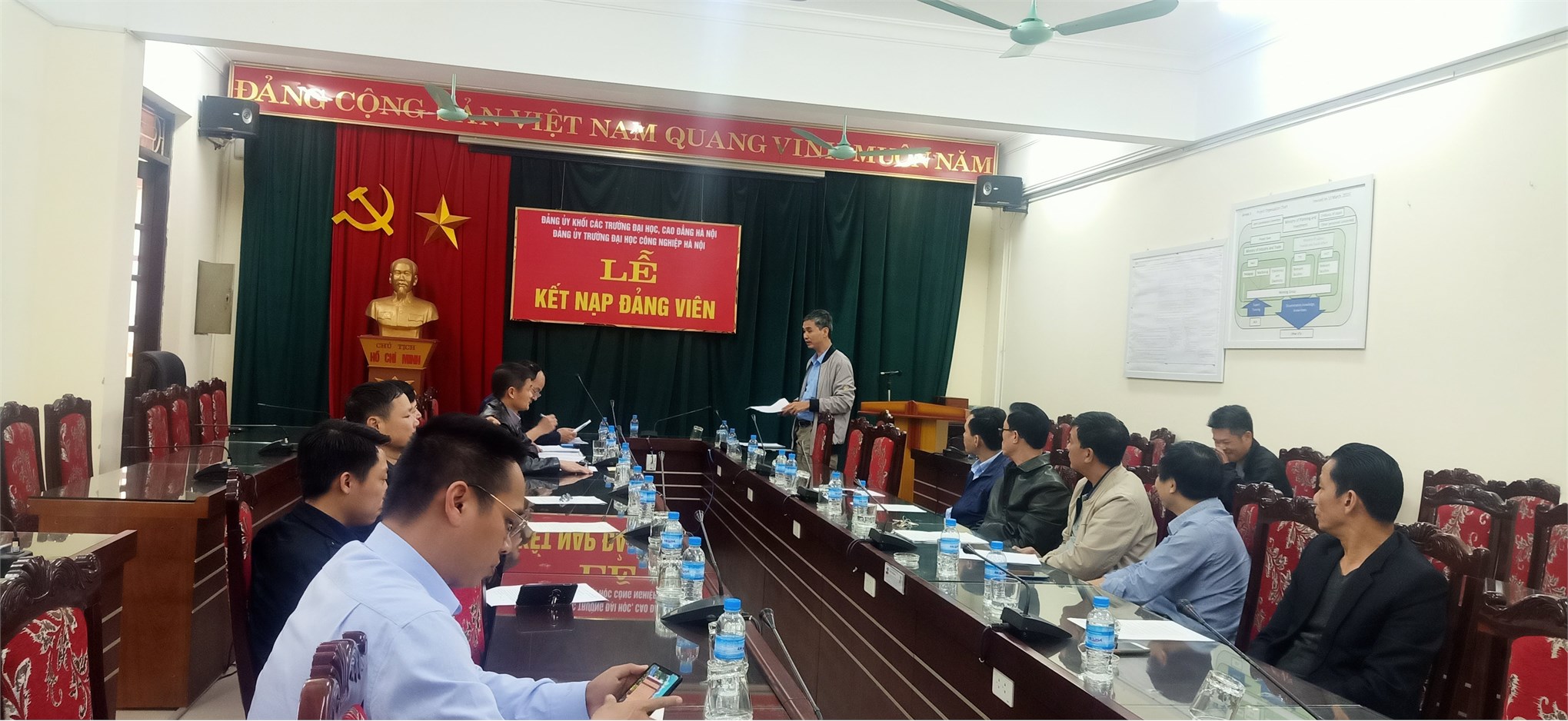 Chi bộ Trung tâm Việt Nhật tổ chức hội nghị tổng kết năm 2020 và chia tay Đảng viên nghỉ hưu theo chế độ
