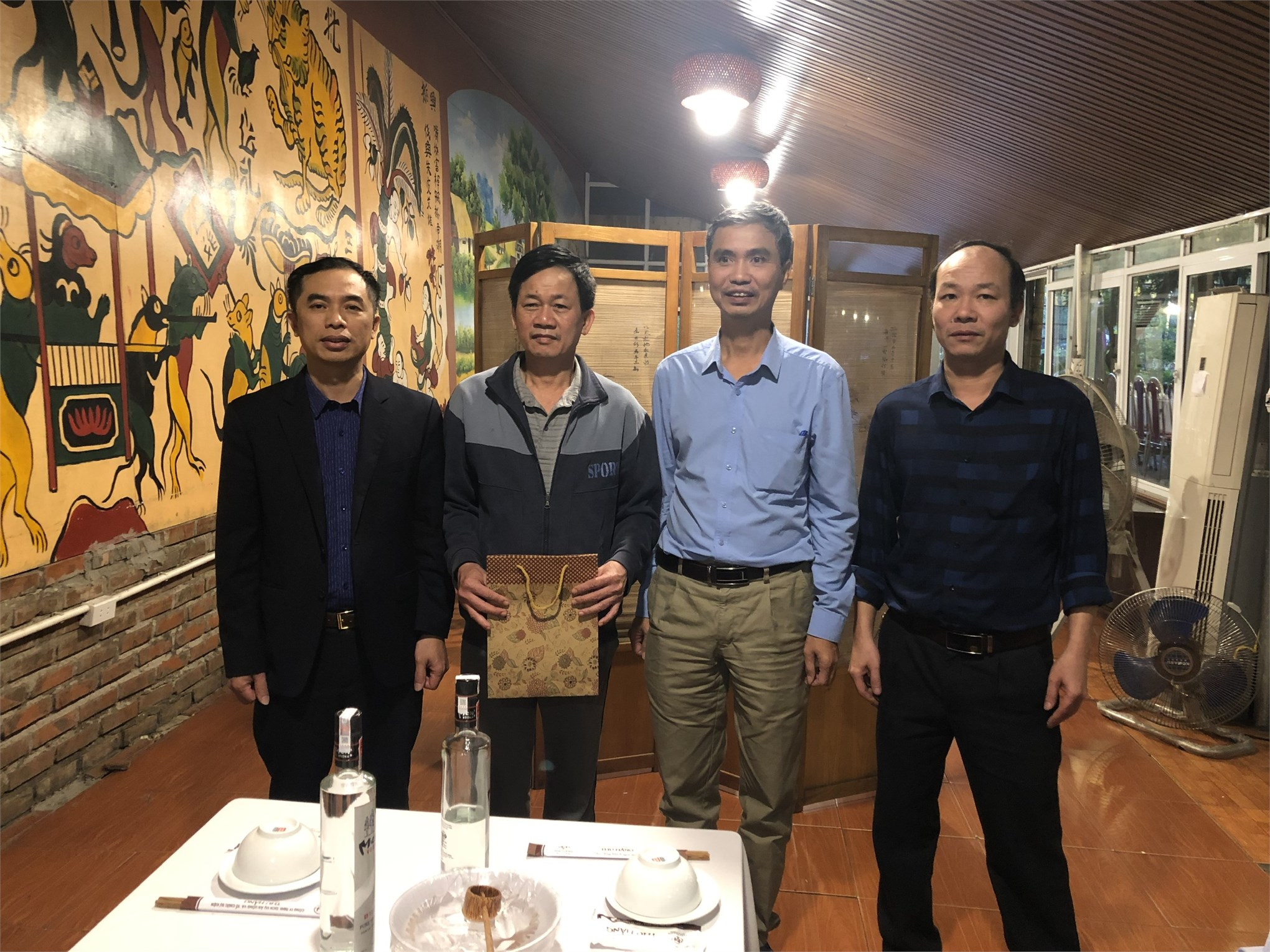 Chi bộ Trung tâm Việt Nhật tổ chức hội nghị tổng kết năm 2020 và chia tay Đảng viên nghỉ hưu theo chế độ