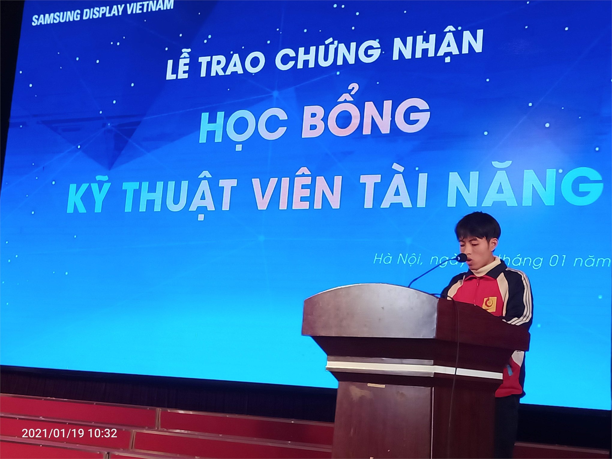 21 sinh viên Trung tâm Việt Nhật được nhận học bổng Kỹ thuật viên tài năng của công ty Samsung Display Việt Nam (SDV)