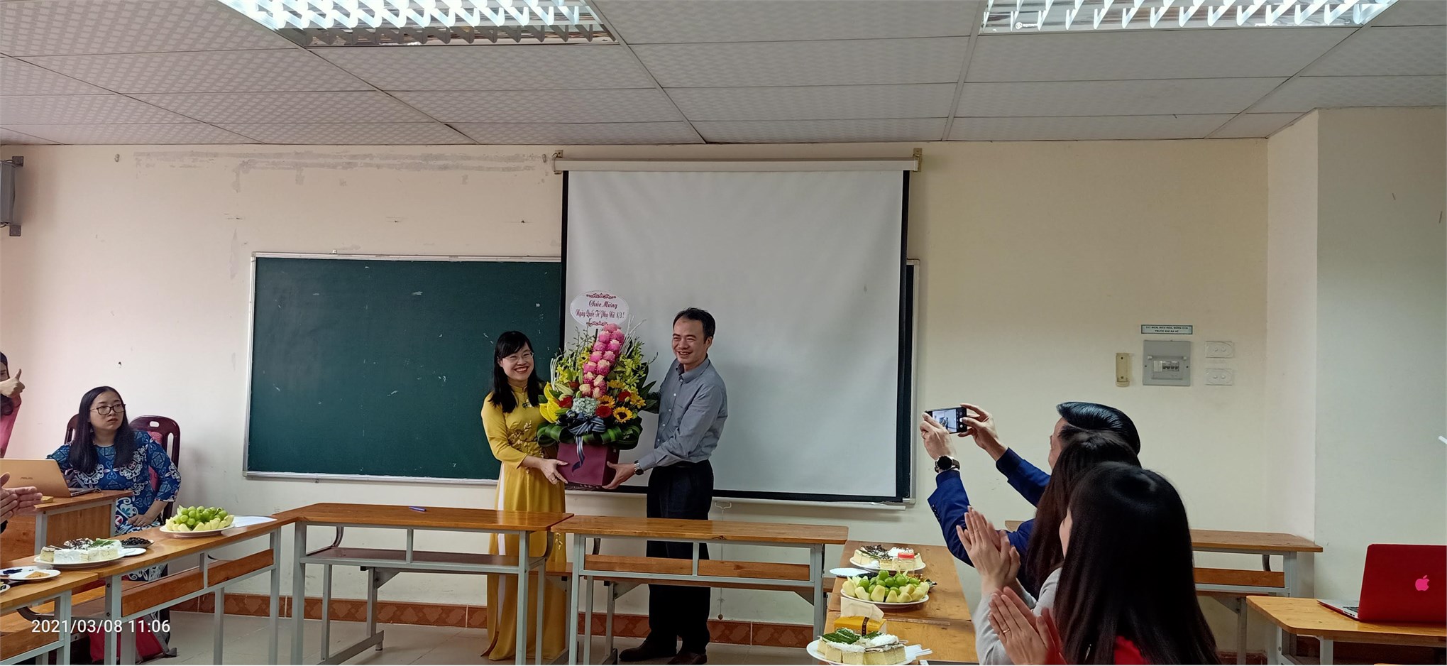 Tổ nữ công Du Lịch – Việt Nhật – Đào tạo thường xuyên tổ chức kỷ niệm chào mừng 111 năm ngày Quốc tế Phụ nữ 8/3