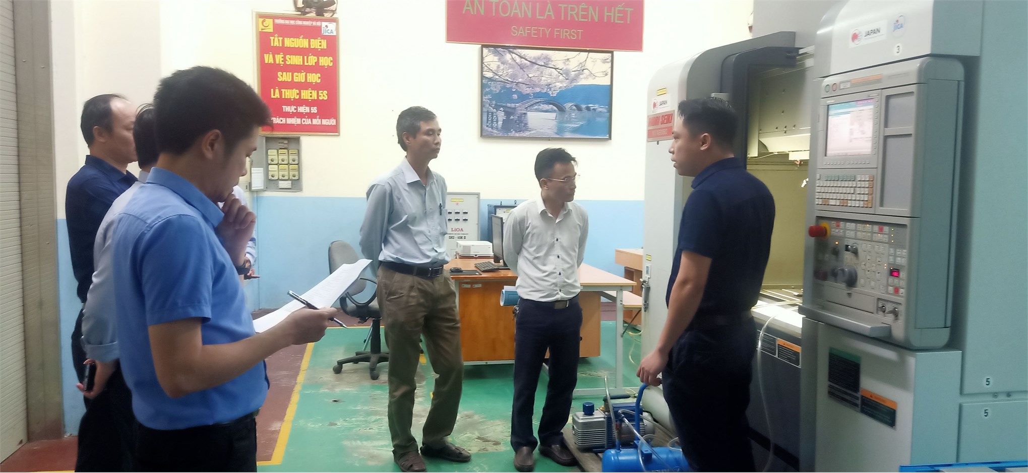 Nghiệm thu đề tài nghiên cứu khoa học cấp đơn vị: “Nghiên cứu thiết kế, chế tạo bàn gá chân không trên máy phay CNC phục vụ giảng dạy và thực tập kết hợp sản xuất trong Nhà trường”