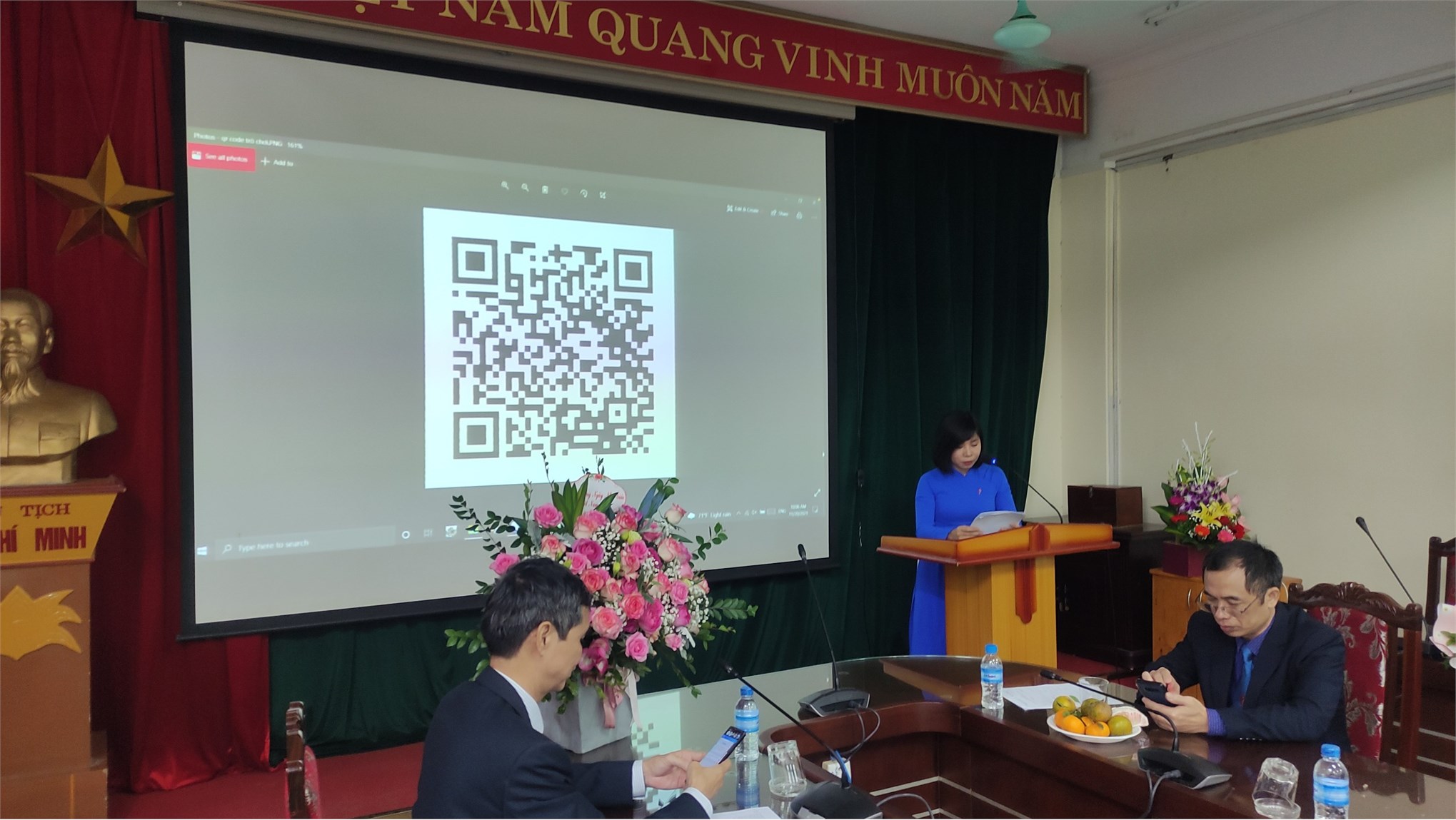 Thầy và trò trung tâm Việt Nhật hân hoan chào mừng 20/11 online