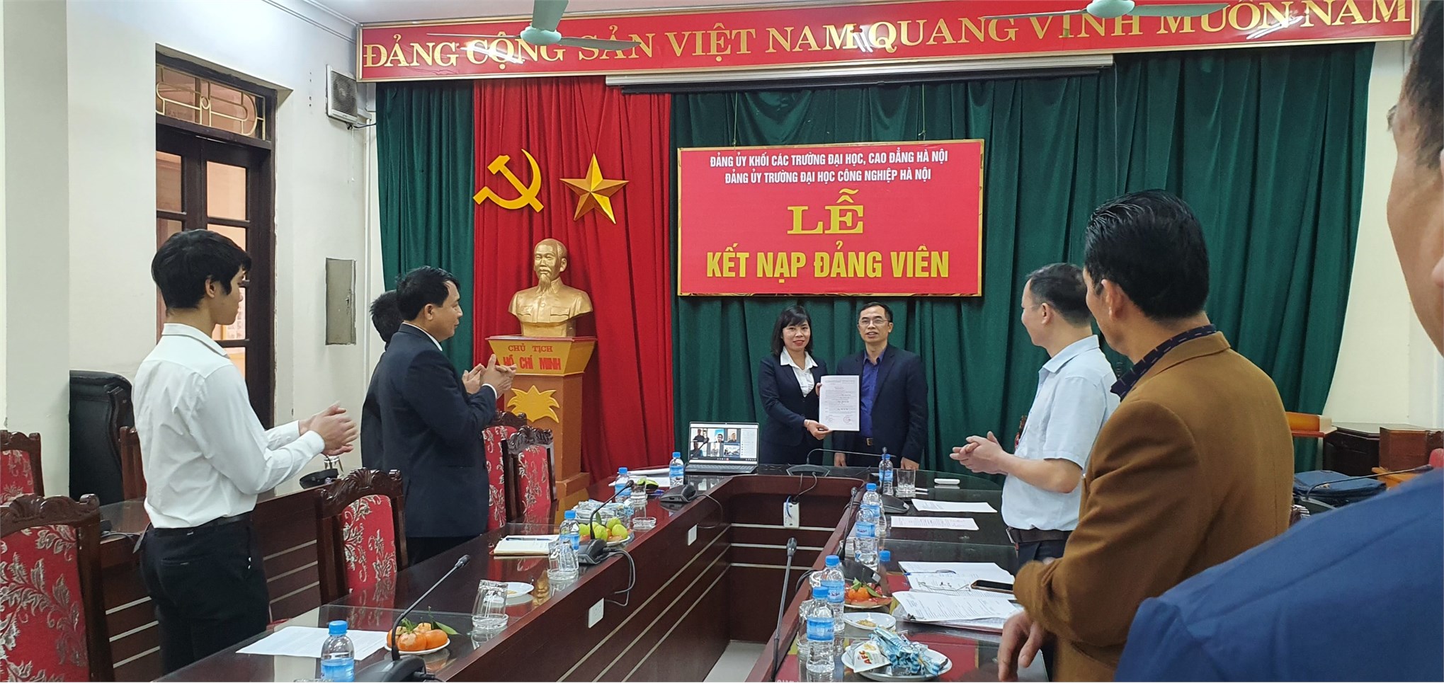 Lễ kết nạp Đảng viên mới của chi bộ TT Việt Nhật