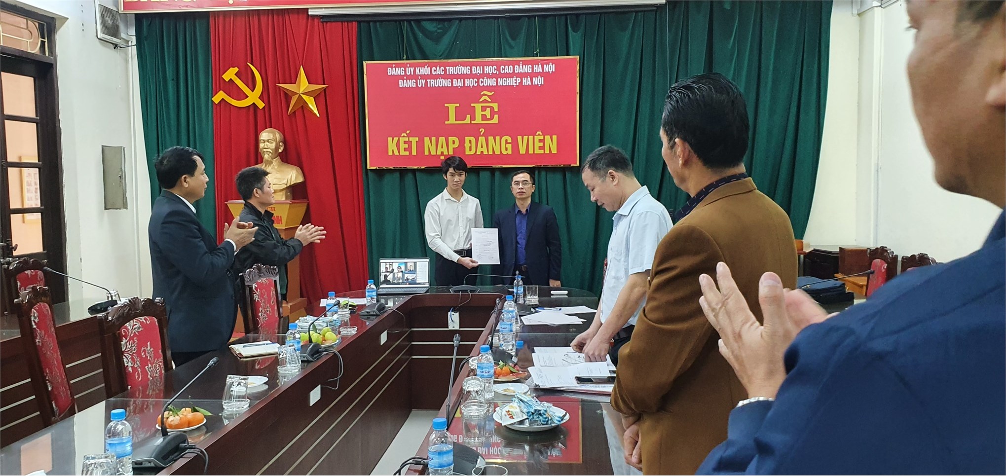 Lễ kết nạp Đảng viên mới của chi bộ TT Việt Nhật