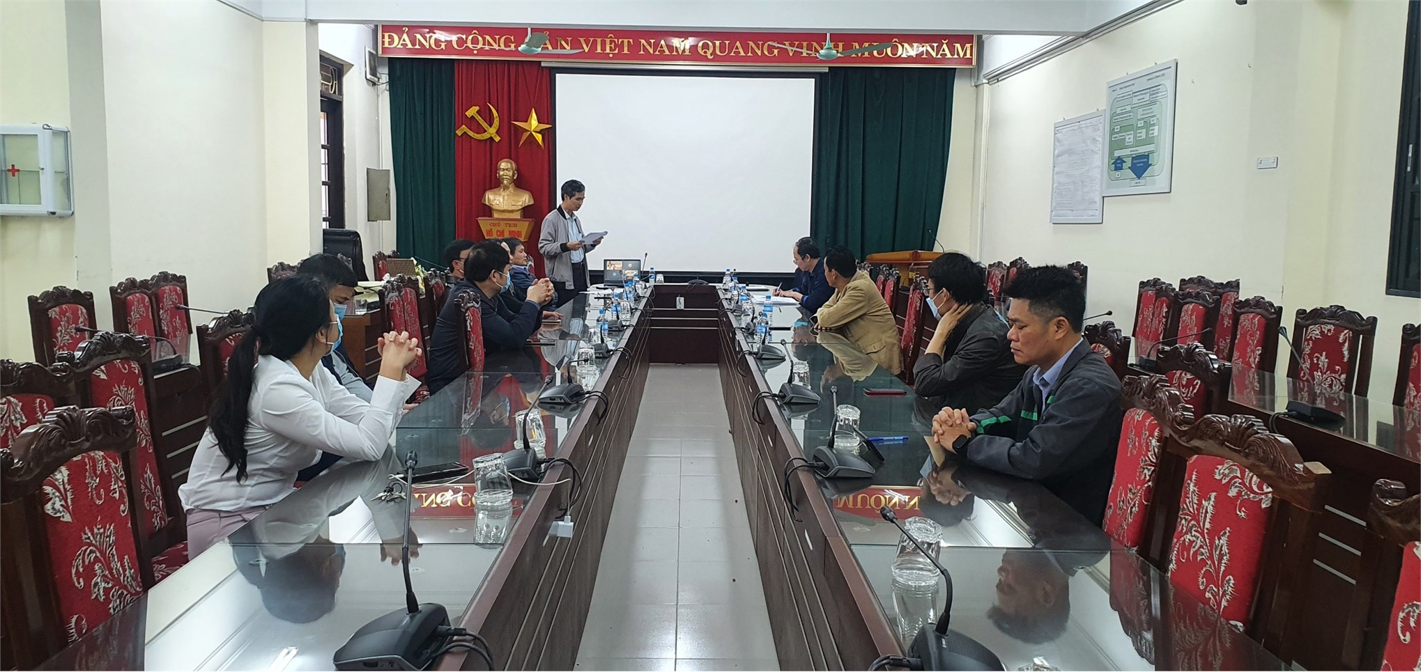 Chi bộ Trung tâm Việt Nhật tổ chức hội nghị tổng kết năm 2021 và chia tay Đảng viên nghỉ hưu theo chế độ